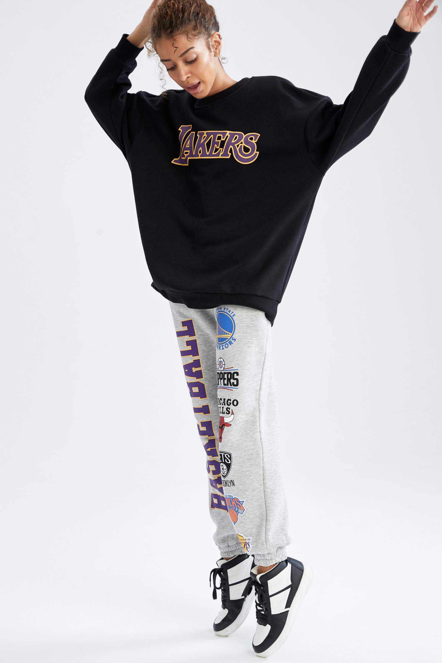 Defacto Fit Oversize Fit NBA Los Angeles Lakers Lisanslı İçi Yumuşak Tüylü Sweatshirt