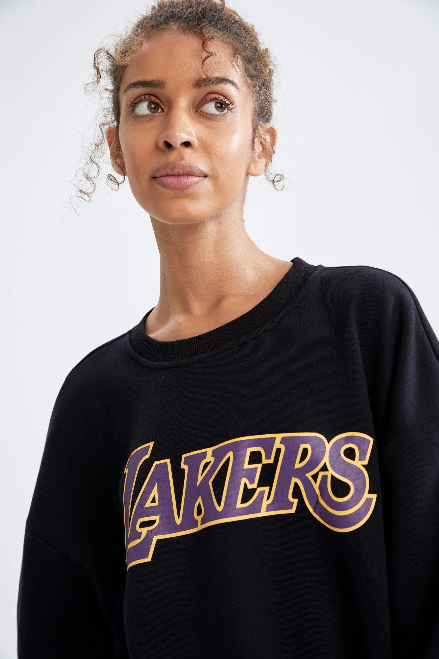 Defacto Fit Oversize Fit NBA Los Angeles Lakers Lisanslı İçi Yumuşak Tüylü Sweatshirt