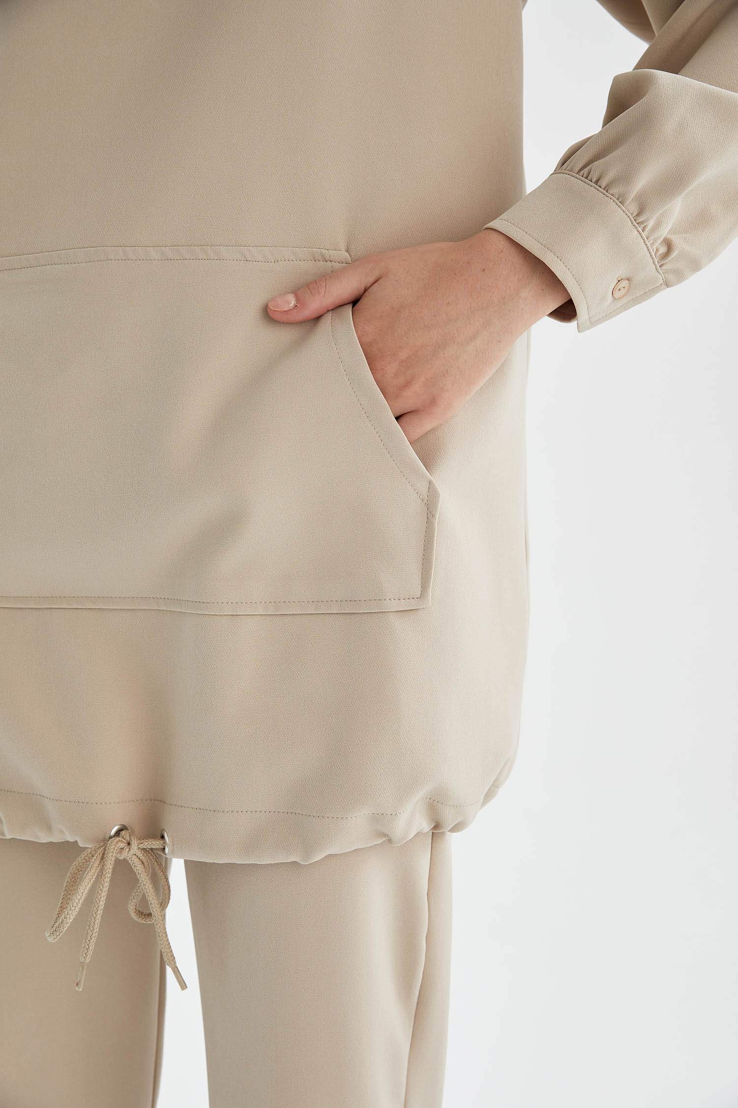 Defacto Regular Fit Yarım Balıkçı Yaka Kanguru Cepli Dokuma Tunik. 1 Defacto Regular Fit Yarım Balıkçı Yaka Kanguru Cepli Dokuma Tunik. 1