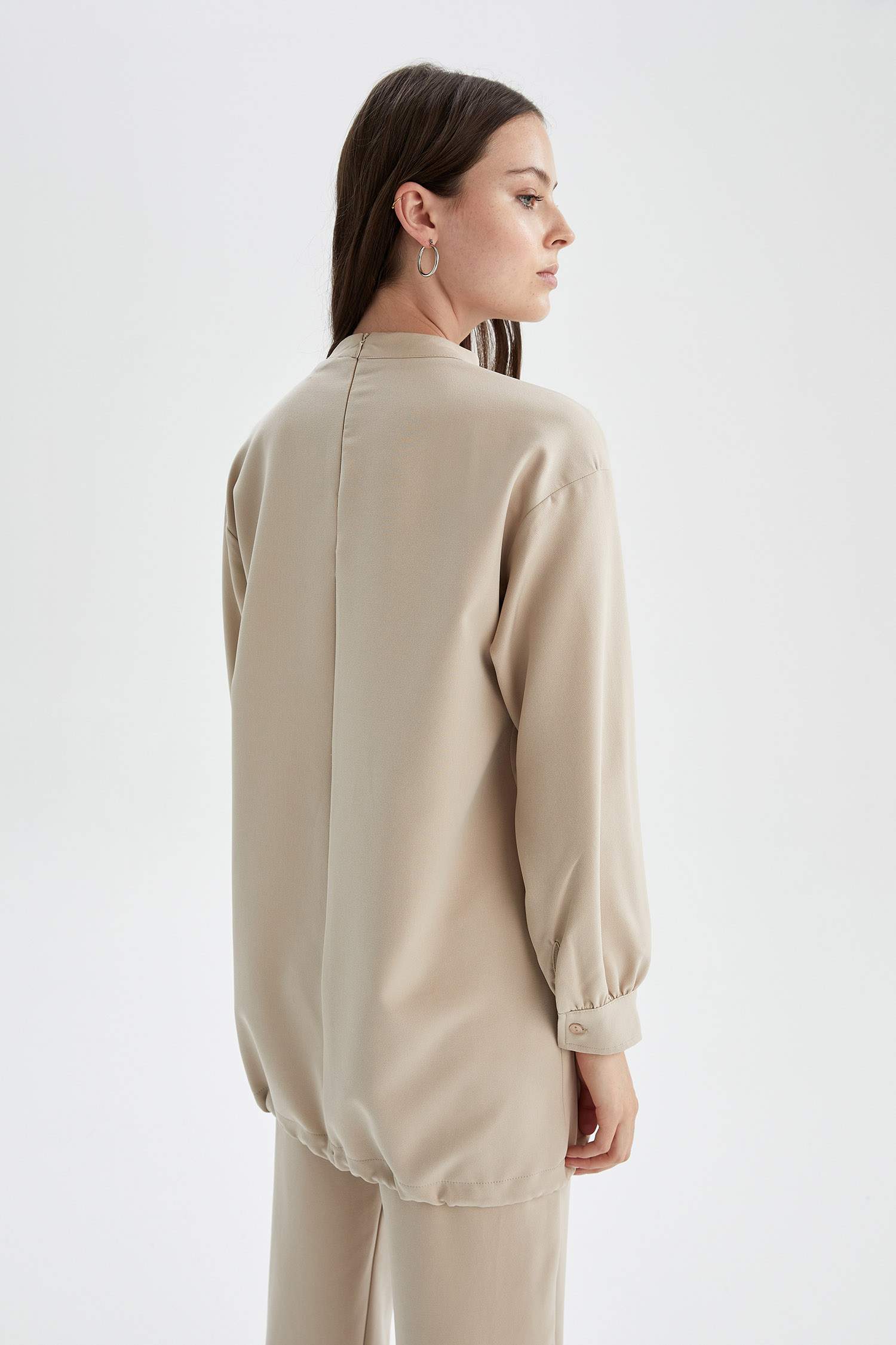 Defacto Regular Fit Yarım Balıkçı Yaka Kanguru Cepli Dokuma Tunik. 4 Defacto Regular Fit Yarım Balıkçı Yaka Kanguru Cepli Dokuma Tunik. 4