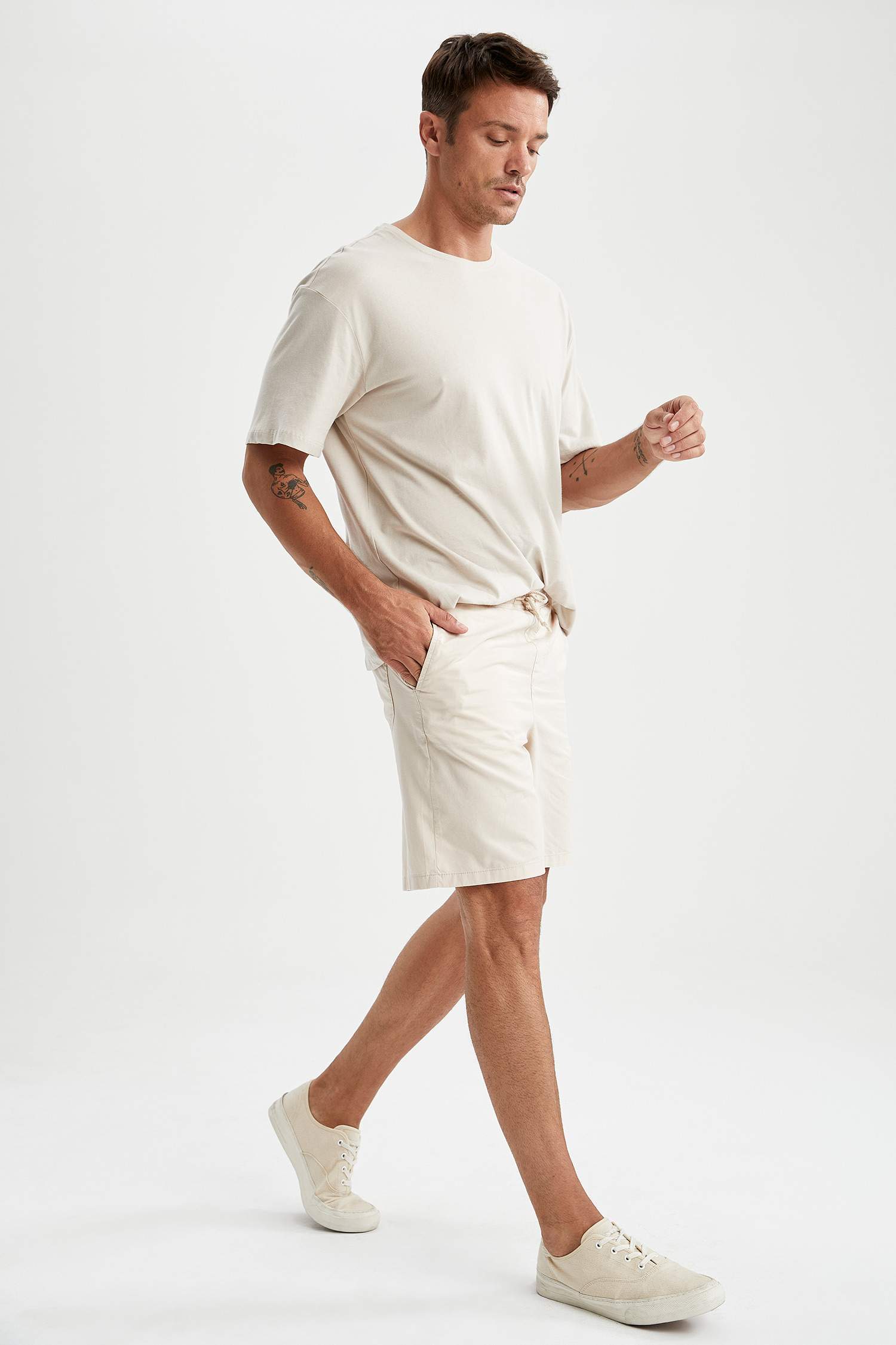 Relax Fit Beli Bağcıklı Şort