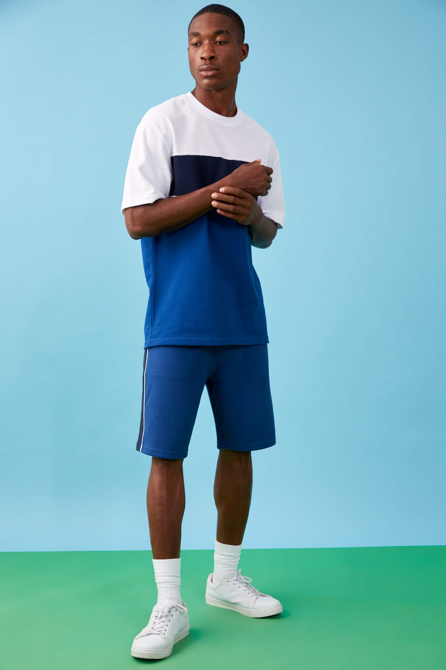 Relax Fit Bloklu Esnek Belli Şort
