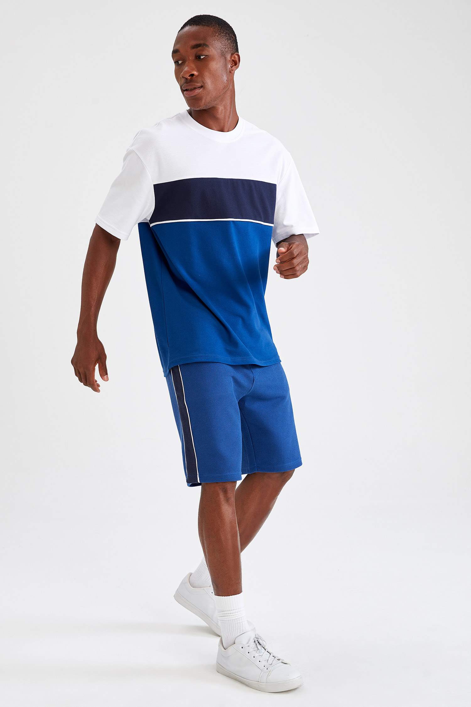 Relax Fit Bloklu Esnek Belli Şort