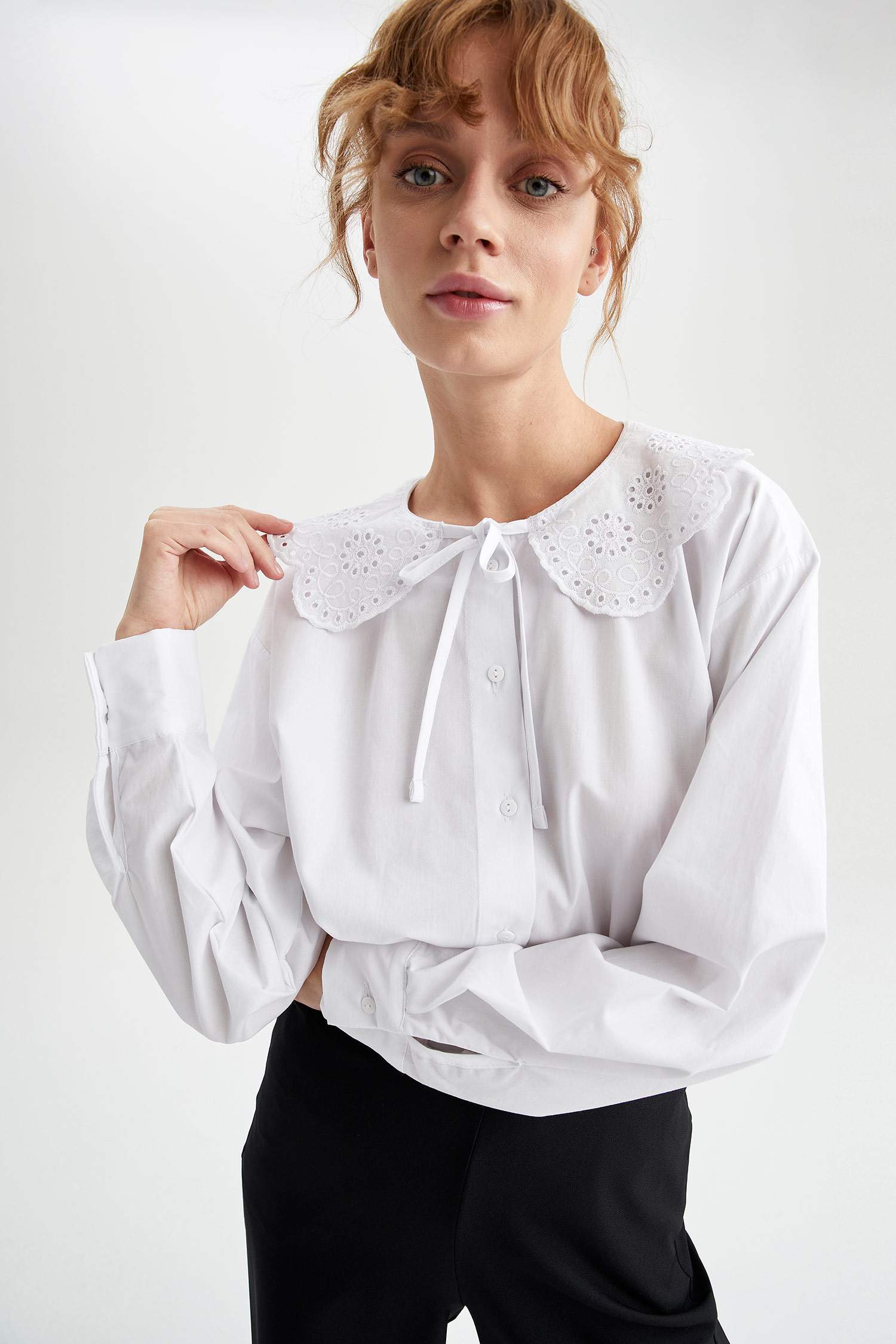 Brode Yaka Detaylı Oversize Fit Pamuklu Poplin Gömlek