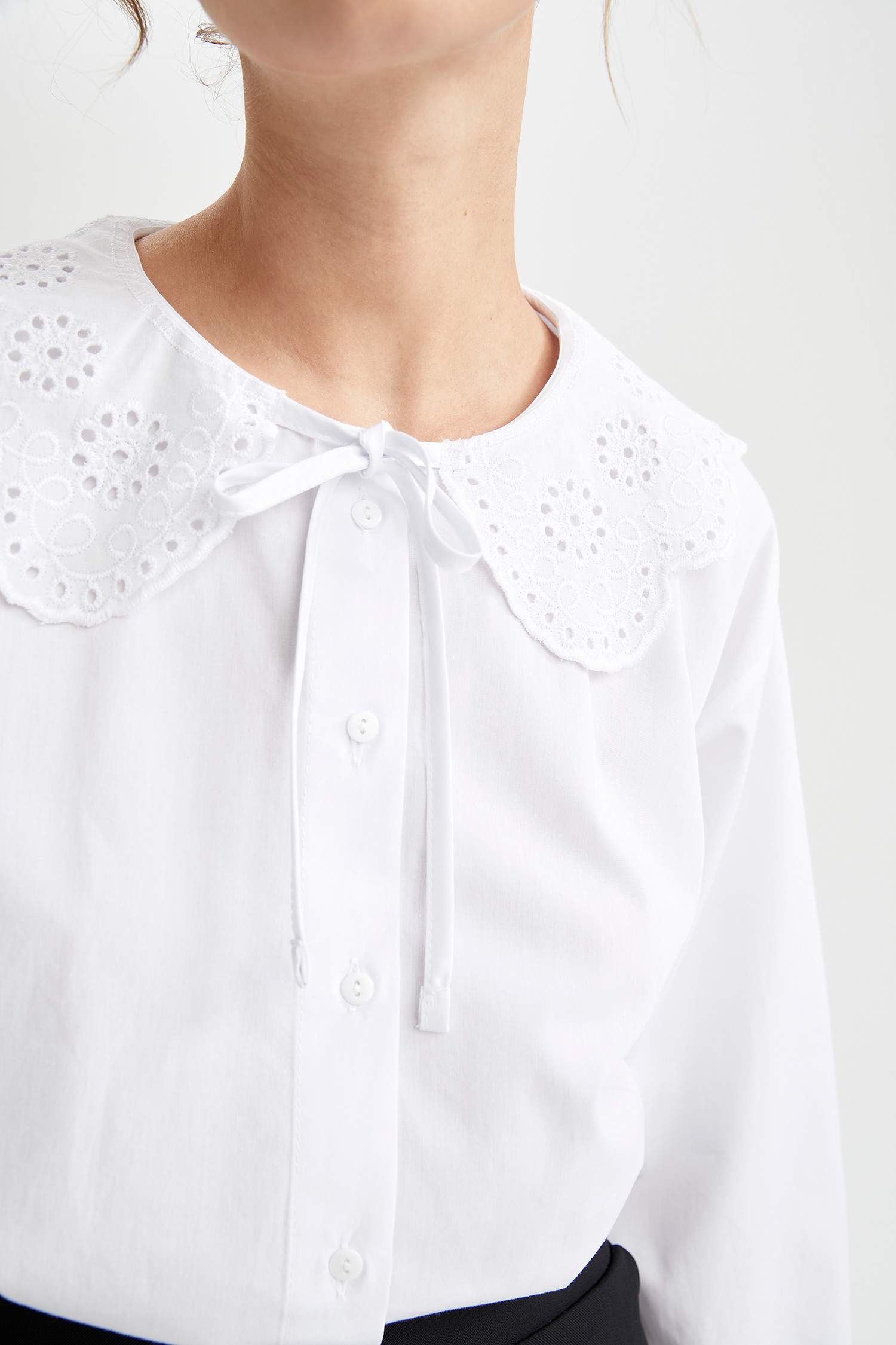 Brode Yaka Detaylı Oversize Fit Pamuklu Poplin Gömlek