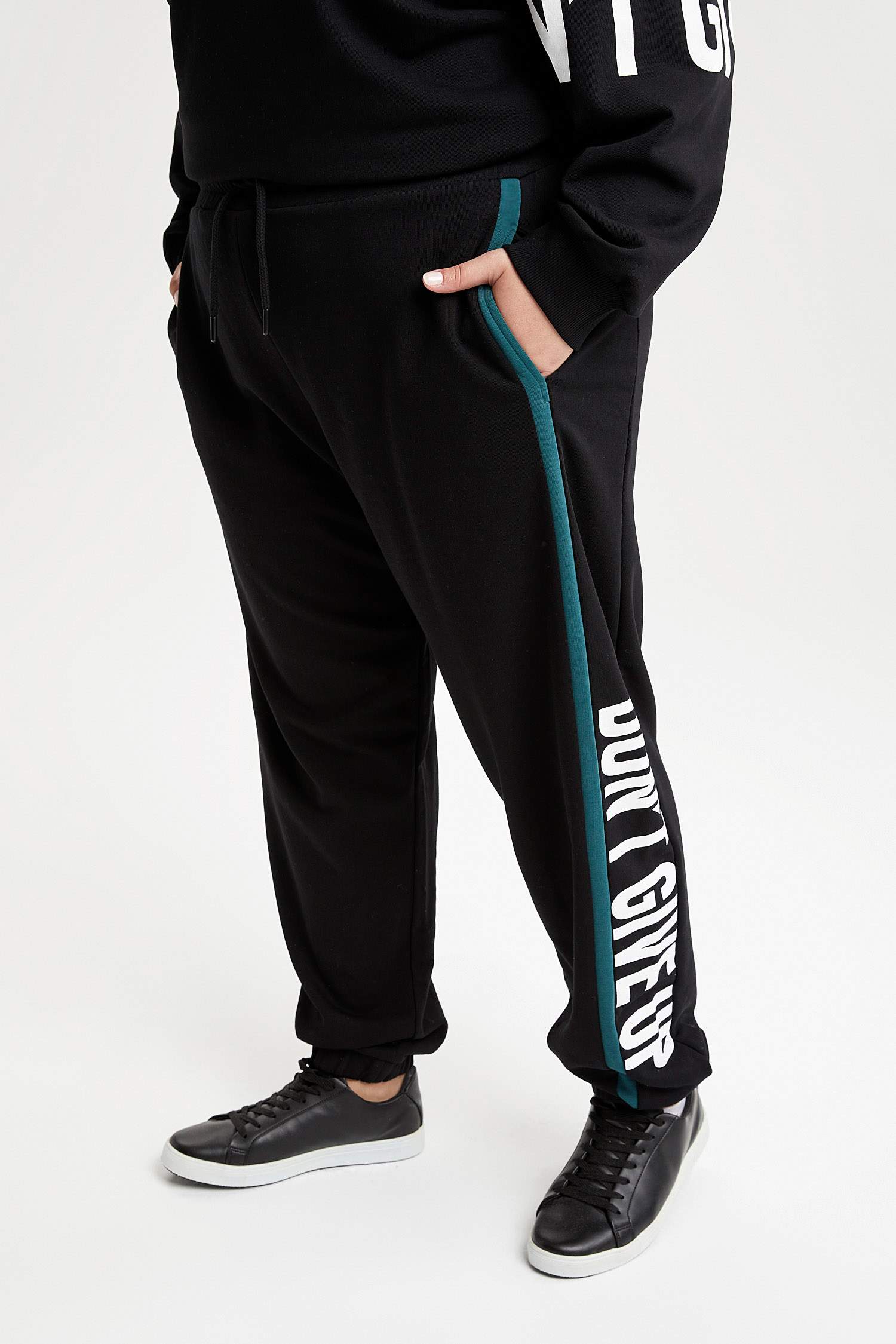 Slogan Baskılı Cepli Relax Fit Jogger Eşofman Altı