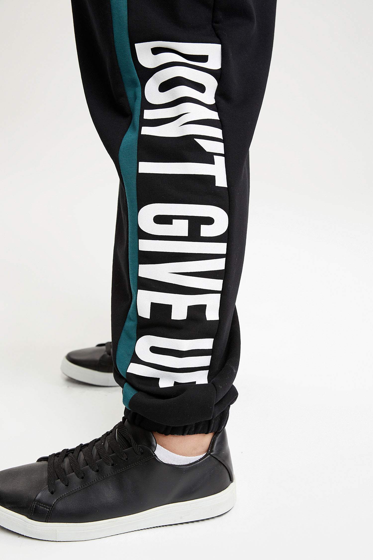 Slogan Baskılı Cepli Relax Fit Jogger Eşofman Altı