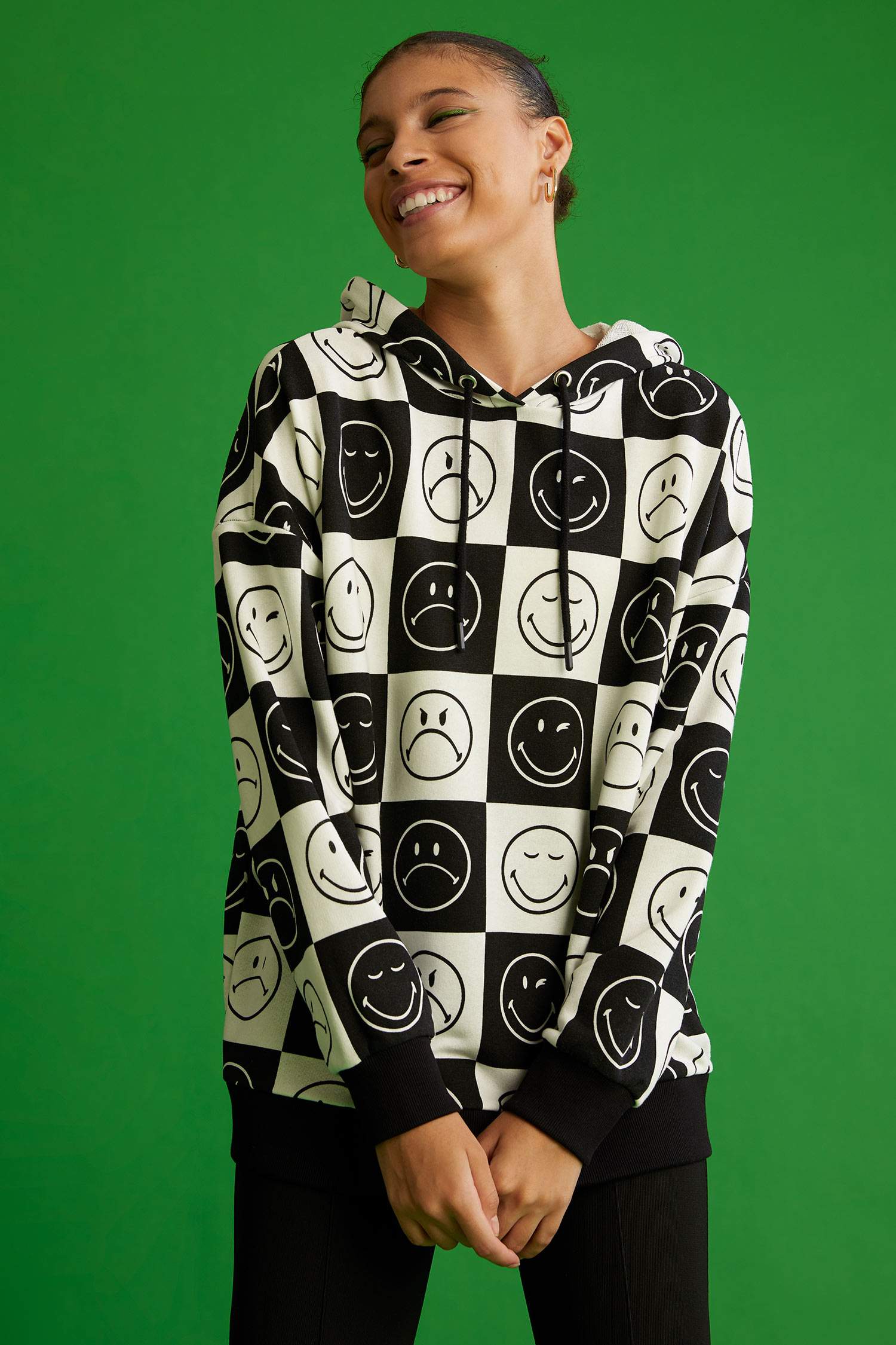 Smiley Lisanslı Oversize Kapüşonlu Uzun Kollu Sweatshirt