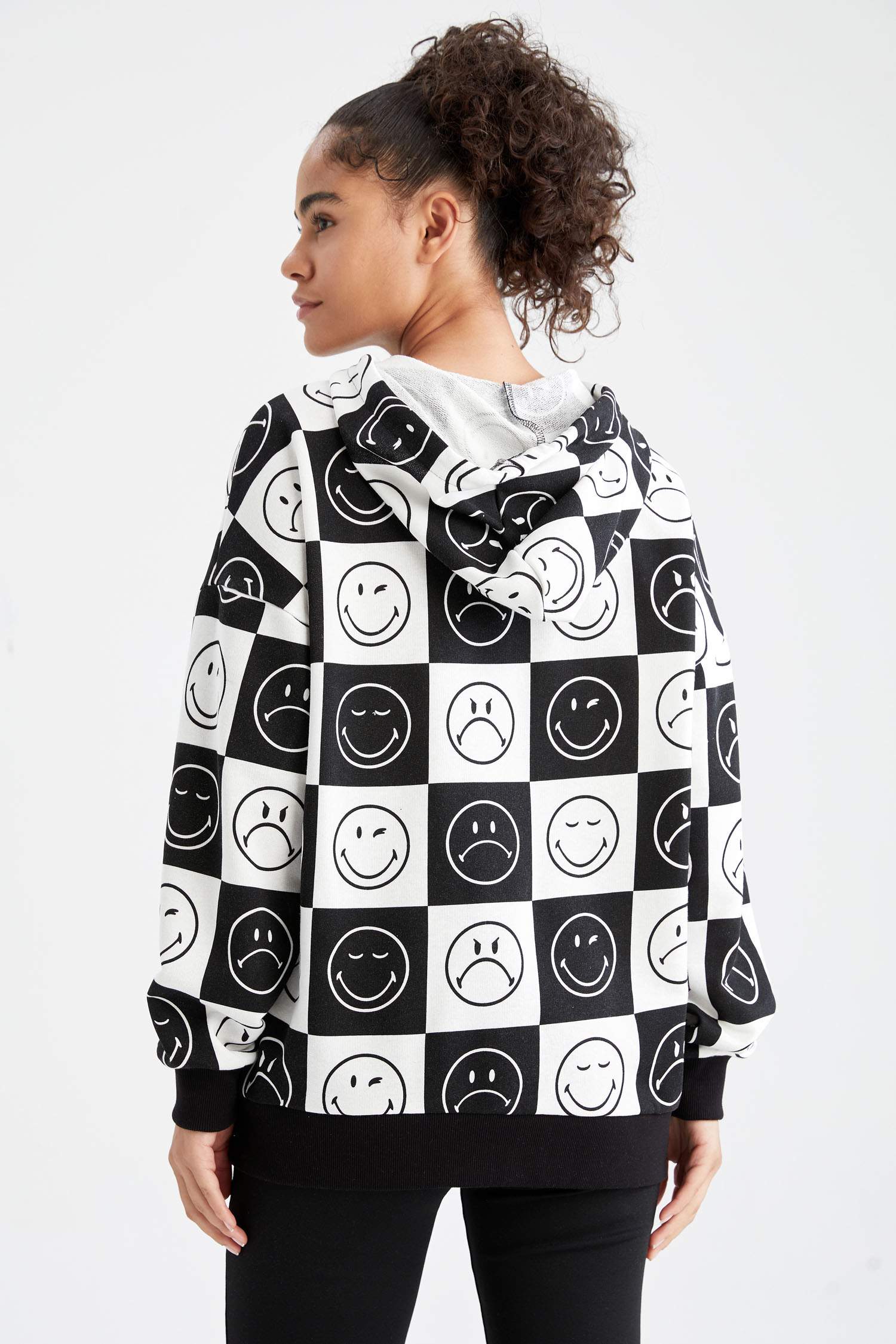 Smiley Lisanslı Oversize Kapüşonlu Uzun Kollu Sweatshirt