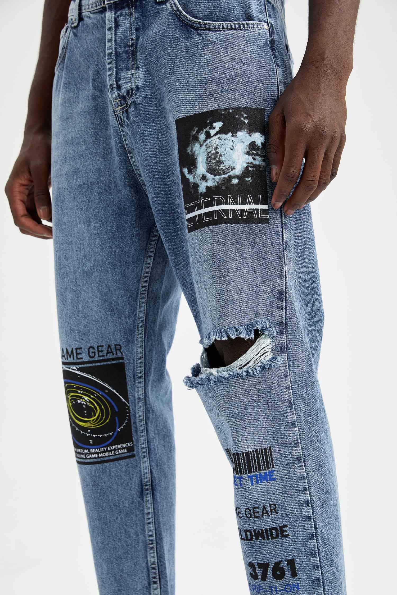 Loose Fit Baskılı Yırtık Detaylı Jean Pantolon