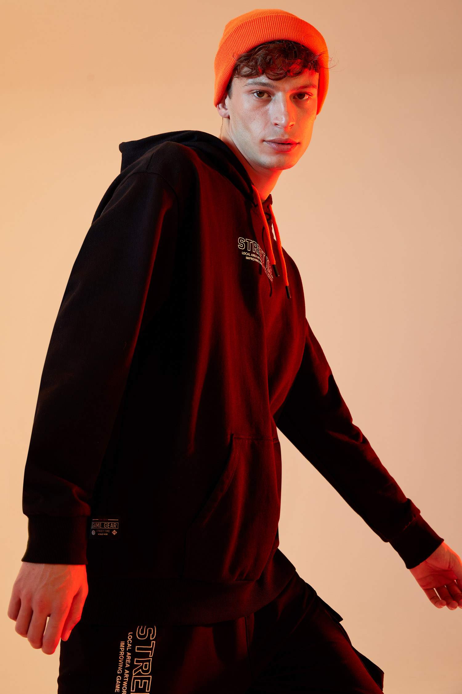 Oversize Fit Kapüşonlu Kanguru Cepli Slogan Desenli Uzun Kollu Sweatshirt