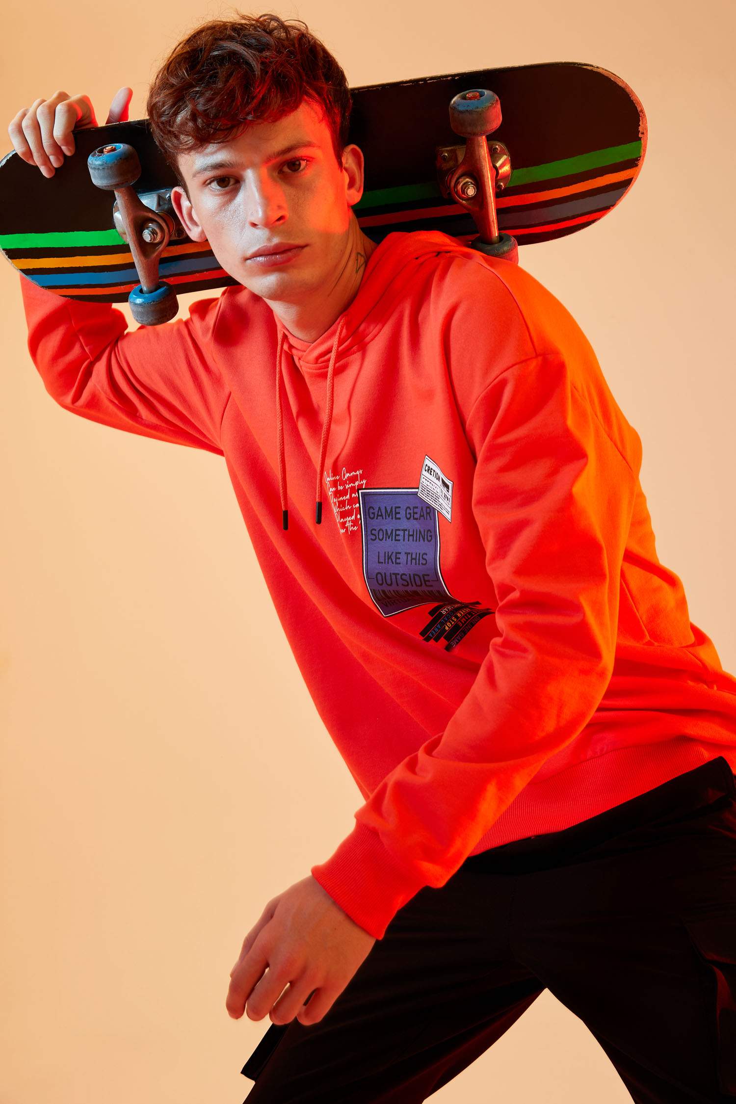 Oversize Fit Kapüşonlu Slogan Desenli Uzun Kollu Sweatshirt