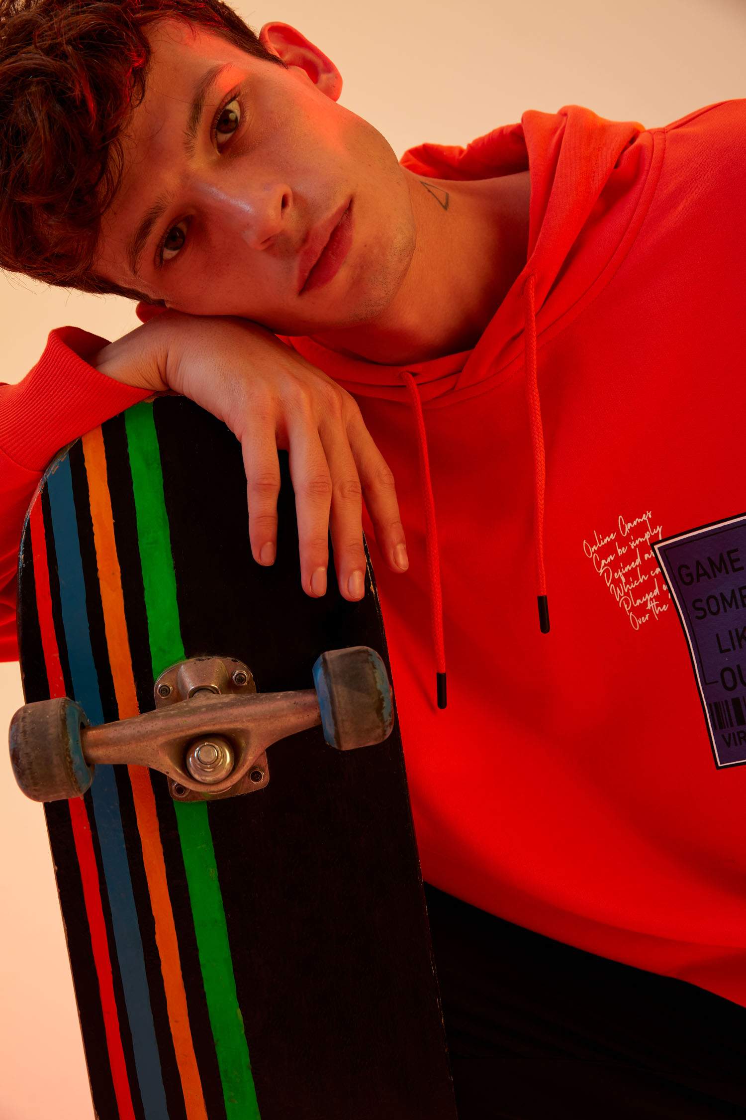 Oversize Fit Kapüşonlu Slogan Desenli Uzun Kollu Sweatshirt