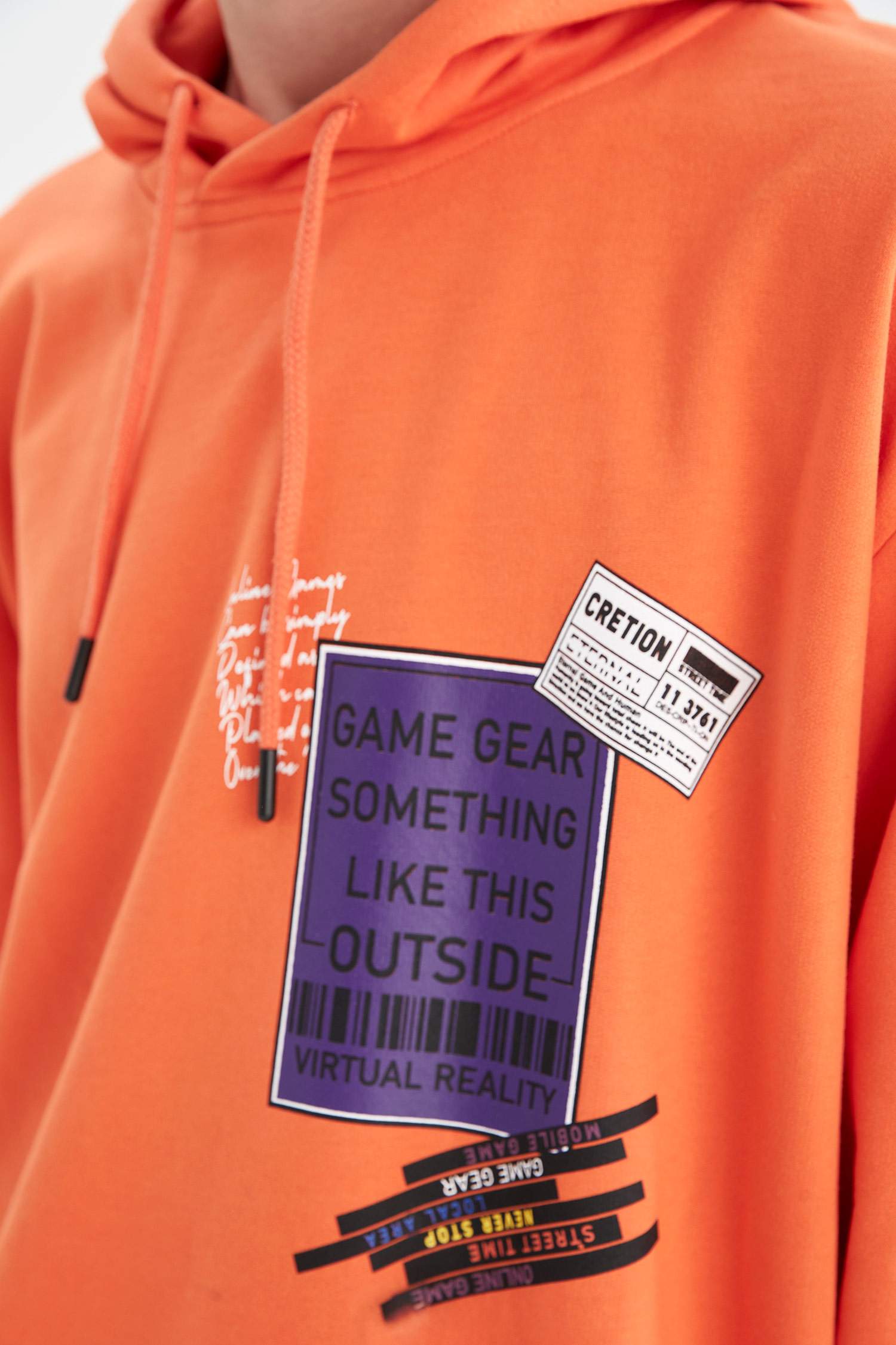 Oversize Fit Kapüşonlu Slogan Desenli Uzun Kollu Sweatshirt
