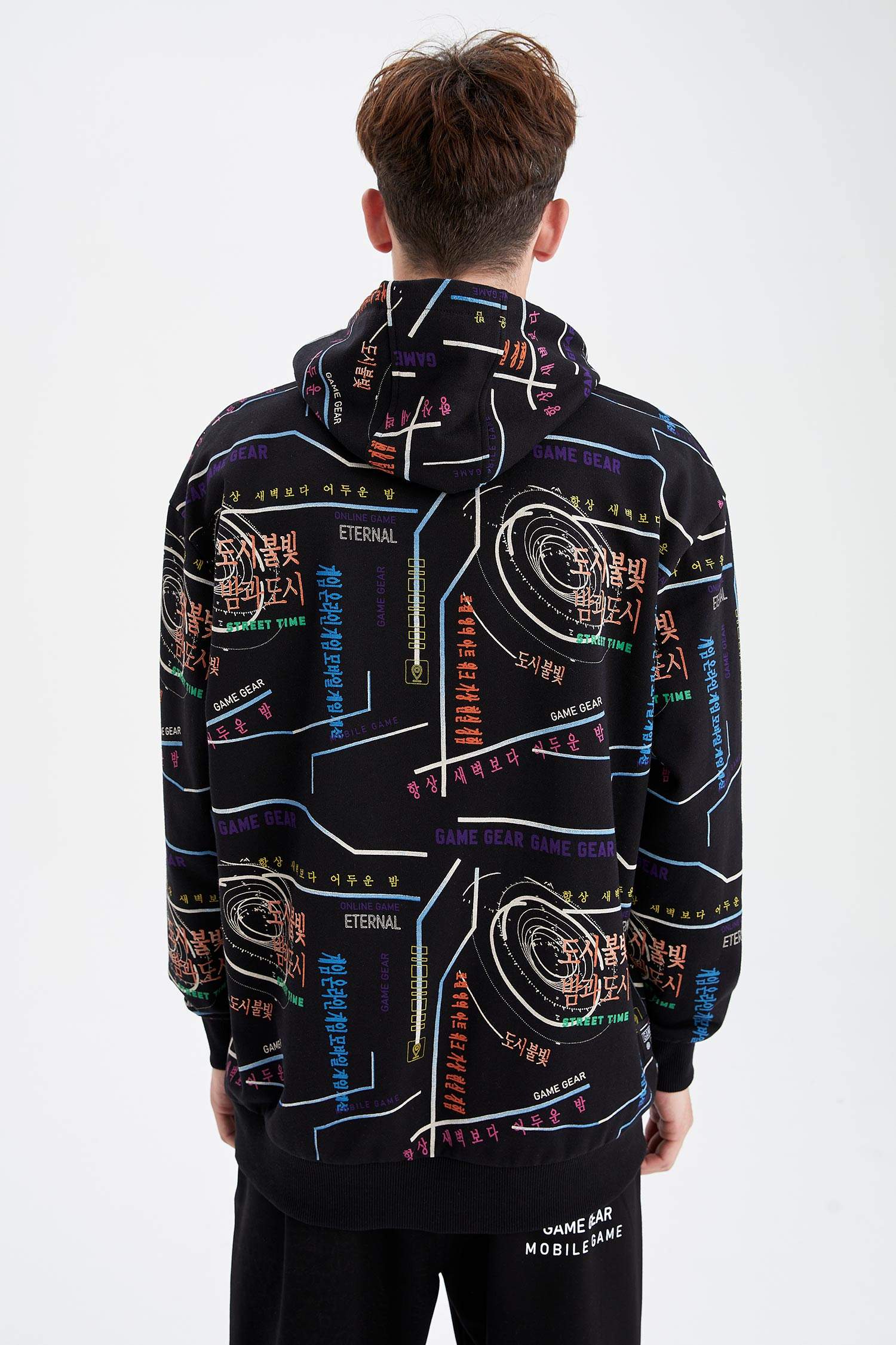 Oversize Fit Kapüşonlu Slogan Desenli Uzun Kollu Sweatshirt
