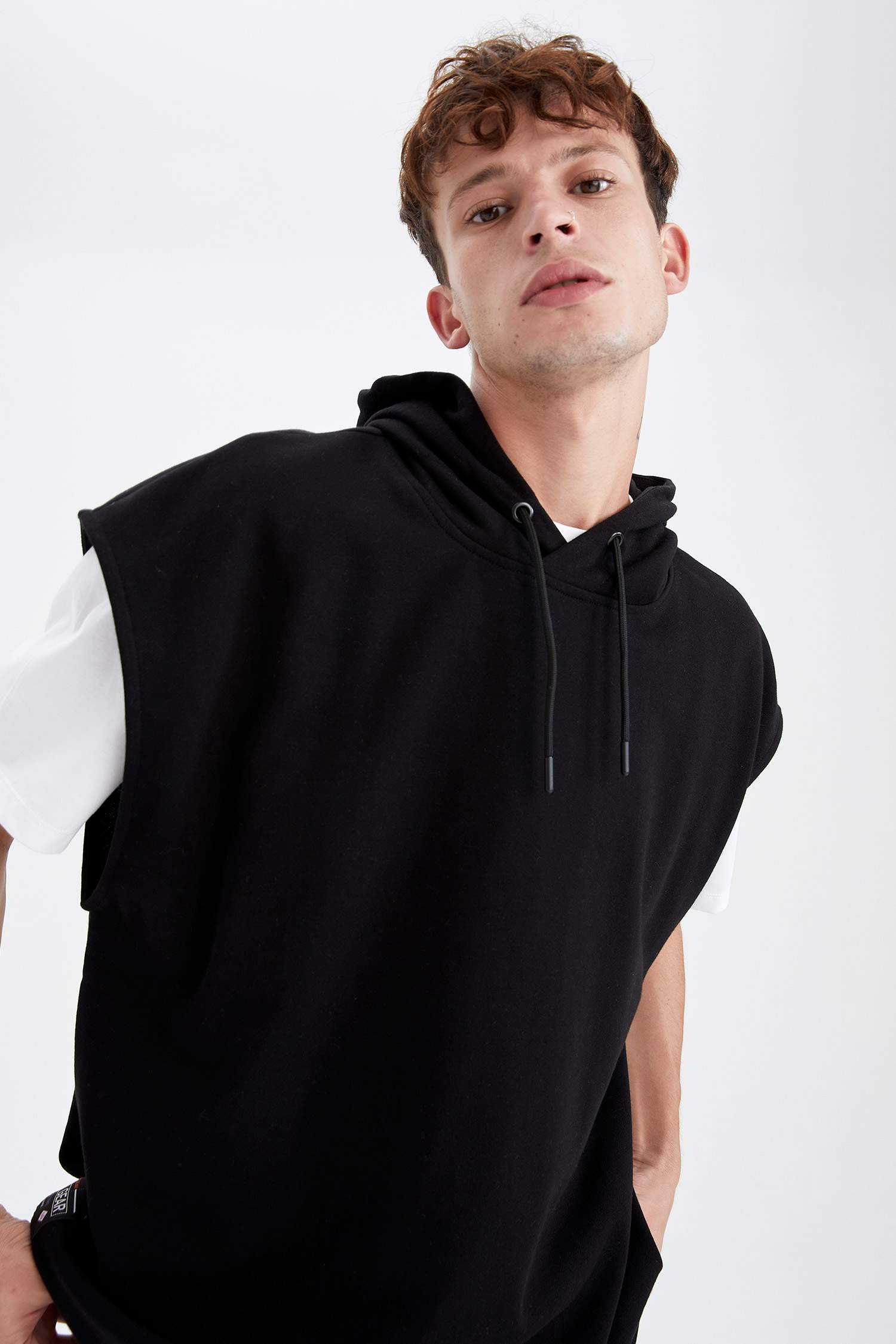 Oversize Fit Kapüşonlu Kolsuz Tişört