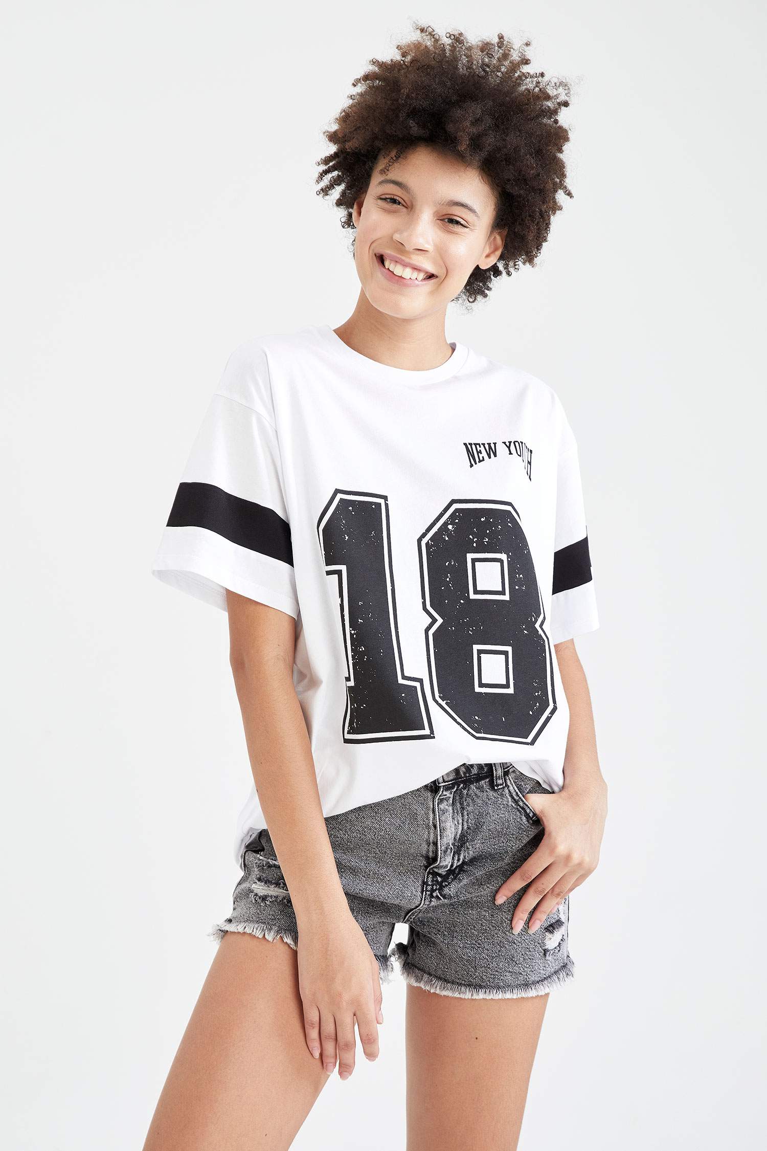 Rakam Baskılı Oversize Fit Kısa Kollu Tişört