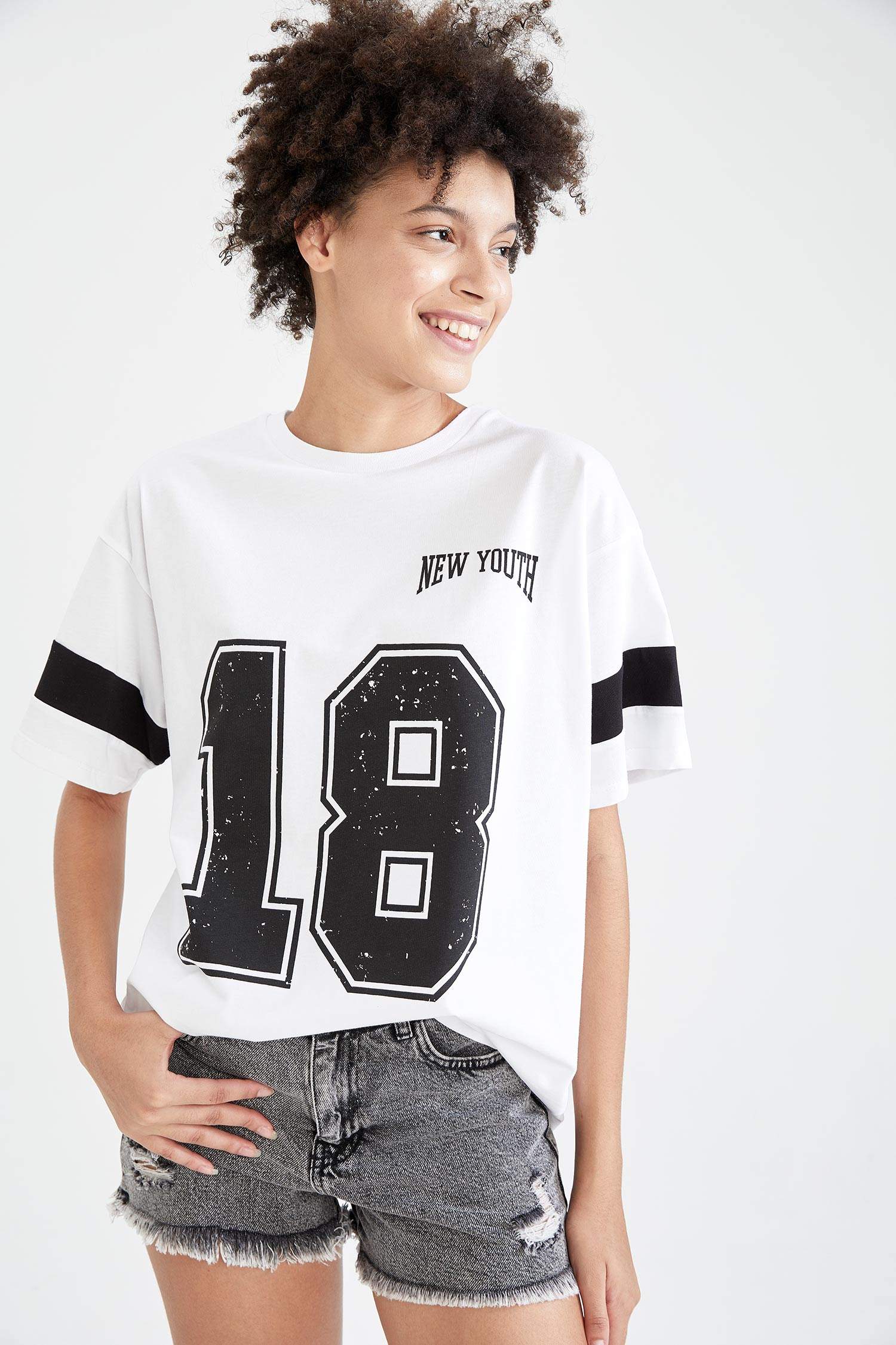 Rakam Baskılı Oversize Fit Kısa Kollu Tişört
