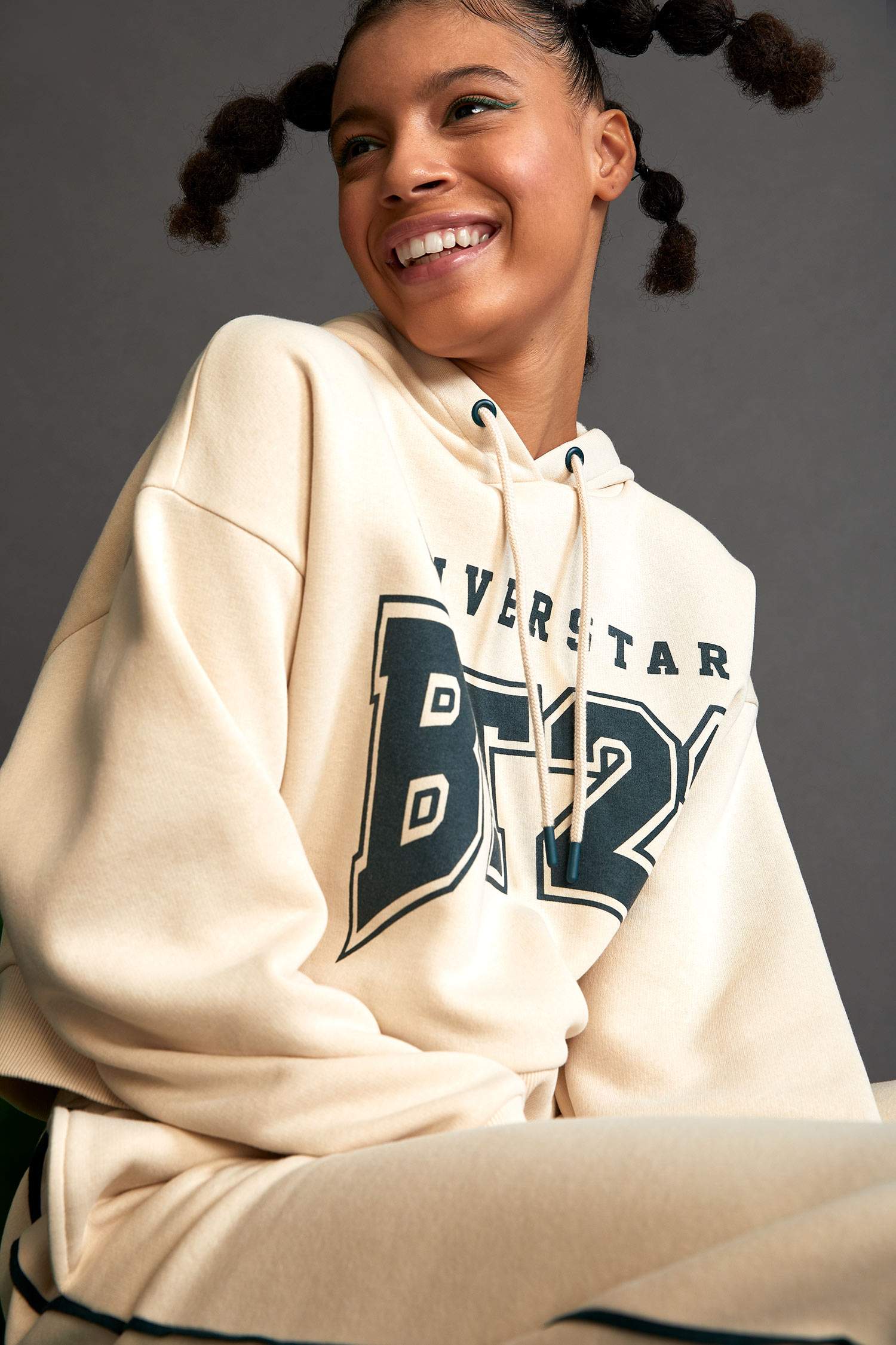 Coool BT21 Lisanslı Regular Fit Kapüşonlu Uzun Kollu Crop Sweatshirt