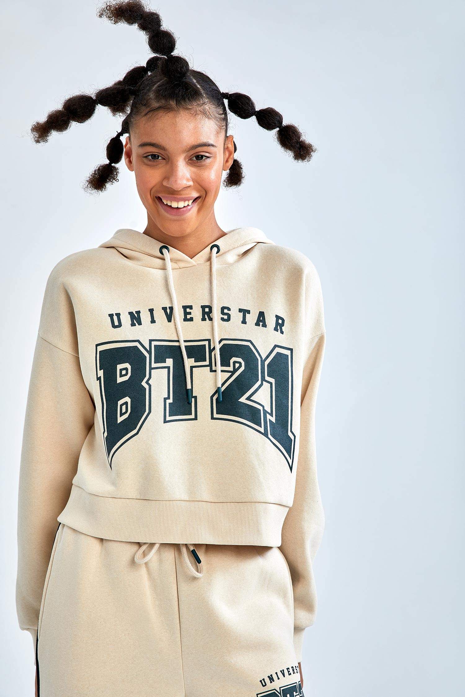 Coool BT21 Lisanslı Regular Fit Kapüşonlu Uzun Kollu Crop Sweatshirt