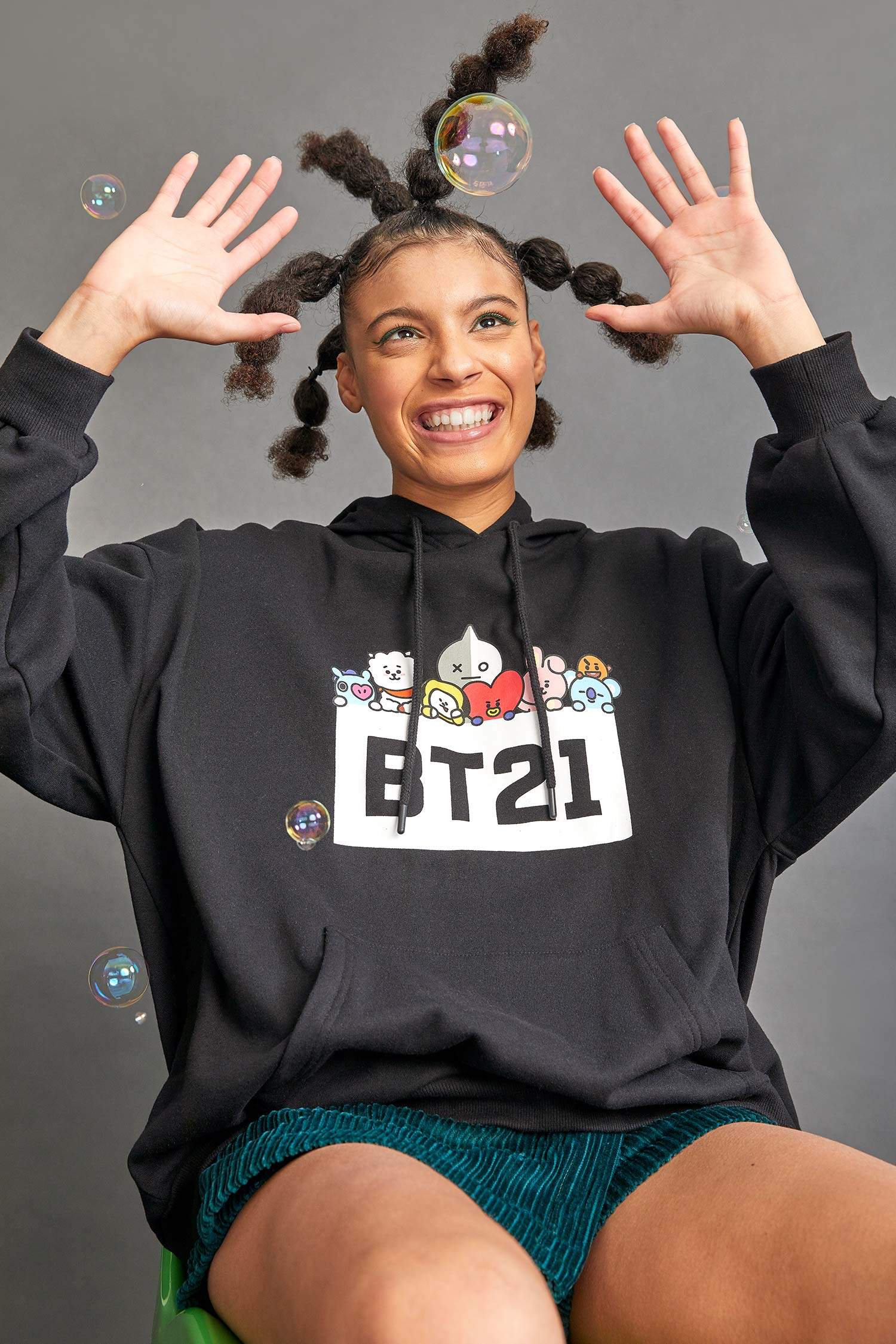 BT21 Lisanslı Oversize Kapüşonlu Uzun Kollu Sweatshirt