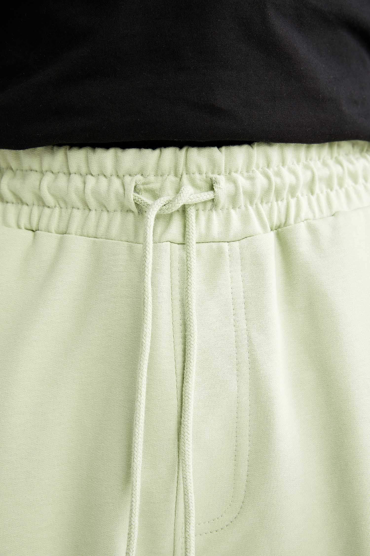 Regular Fit Beli Bağcıklı Şort