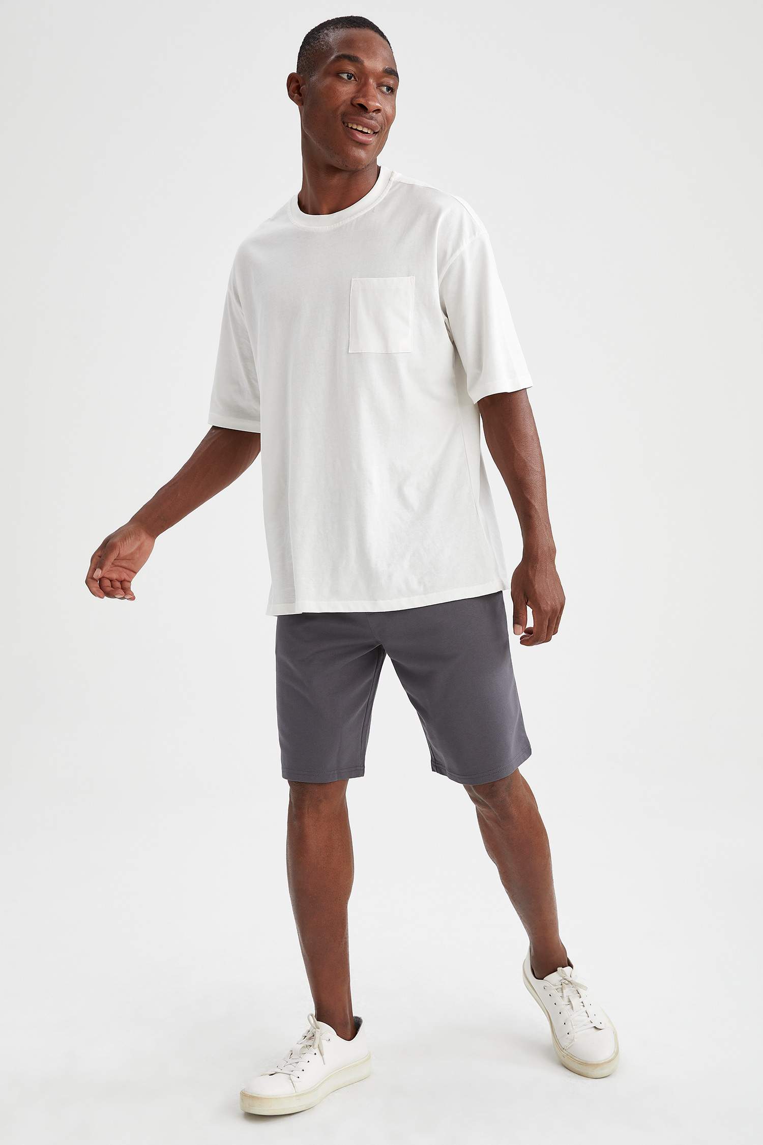 Regular Fit Beli Bağcıklı Şort