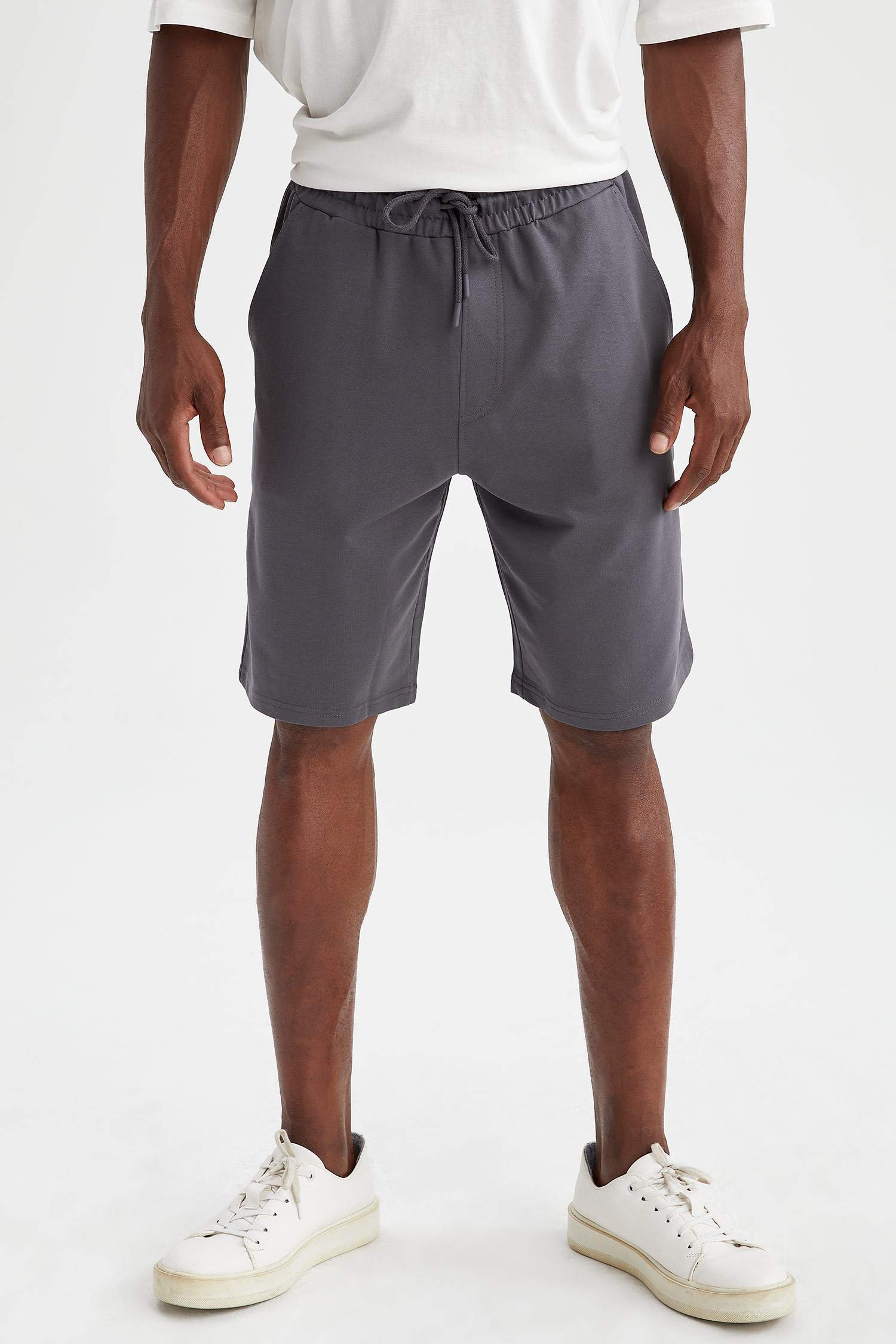 Regular Fit Beli Bağcıklı Şort