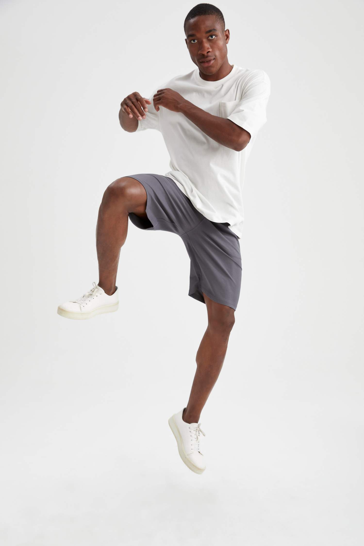 Regular Fit Beli Bağcıklı Şort