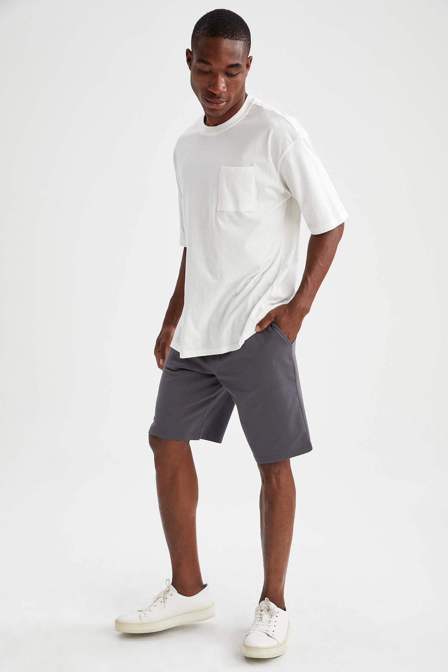 Regular Fit Beli Bağcıklı Şort