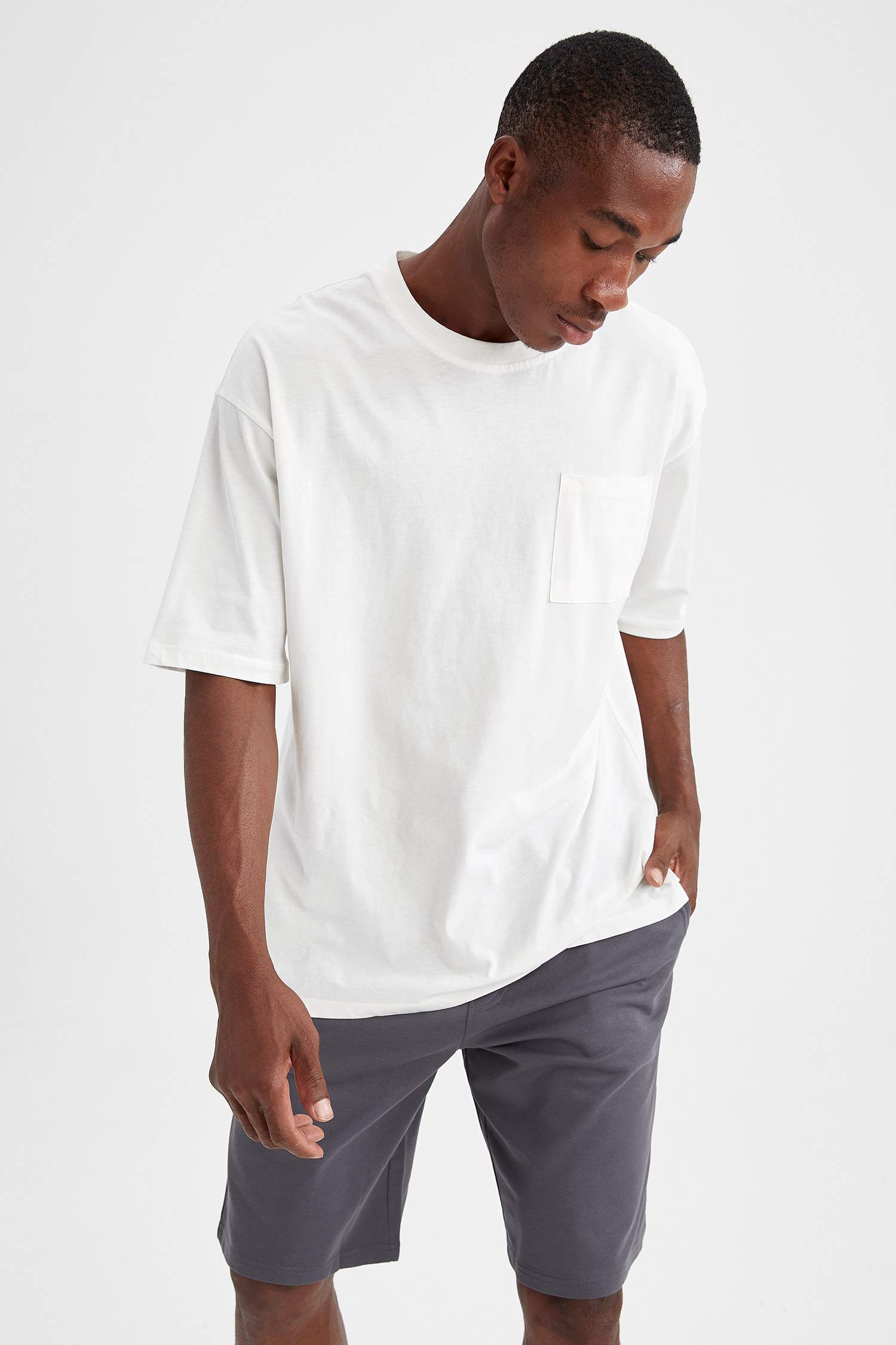 Regular Fit Beli Bağcıklı Şort