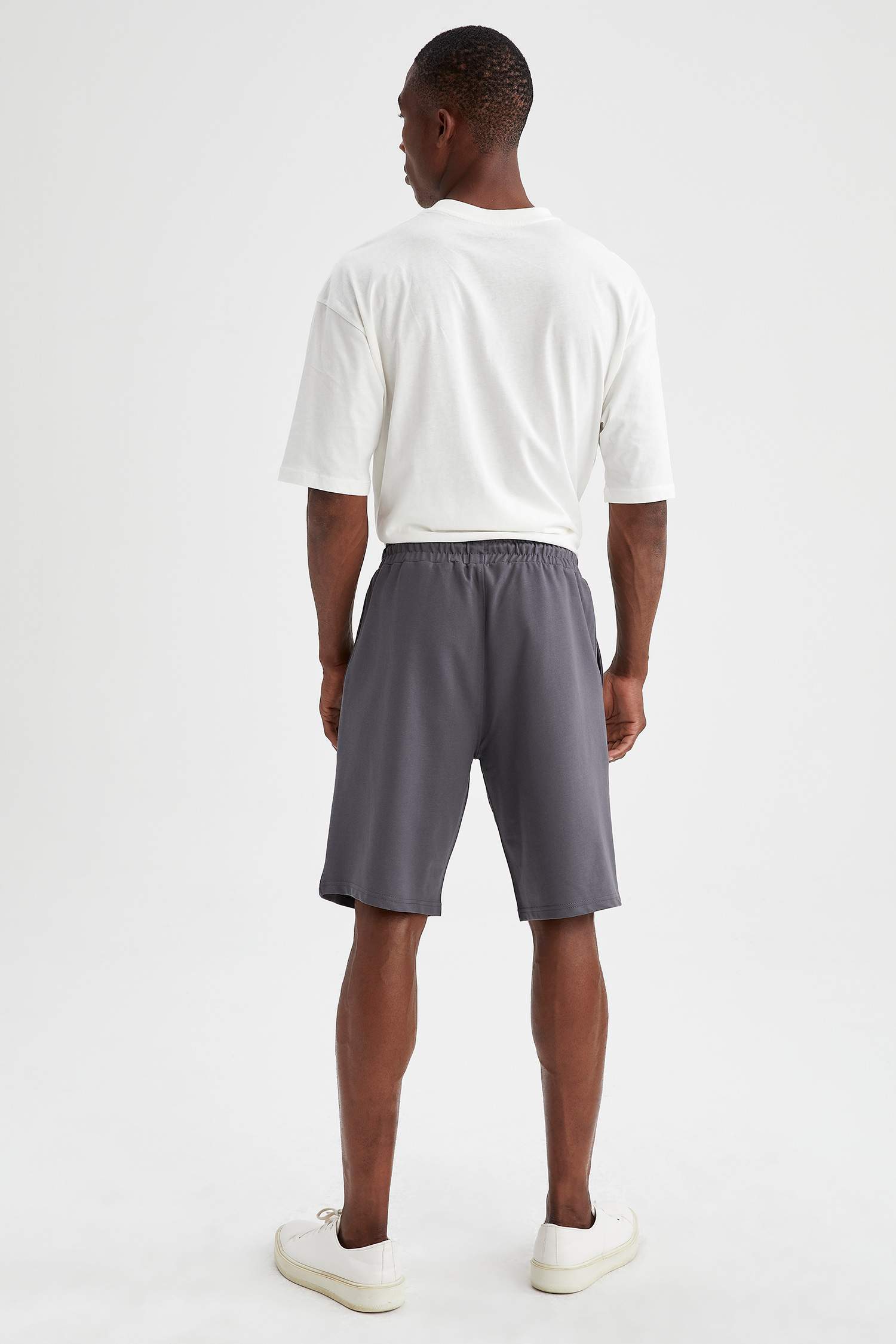 Regular Fit Beli Bağcıklı Şort