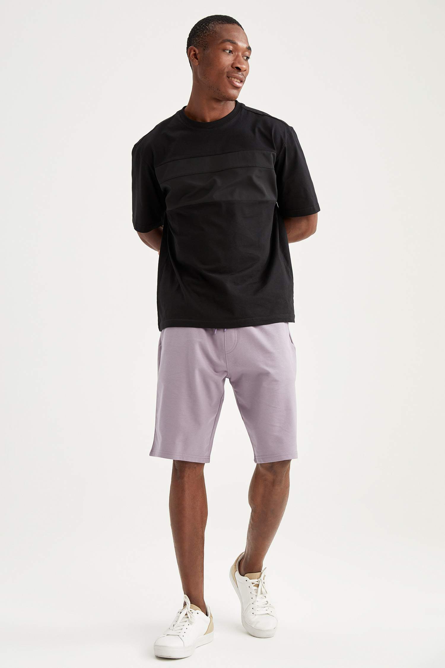Regular Fit Beli Bağcıklı Şort