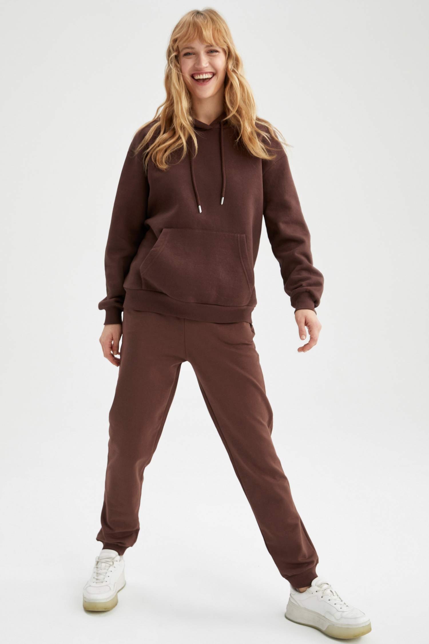 Regular Fit Kapüşonlu Kanguru Cepli İçi Yumuşak Tüylü Sweatshirt
