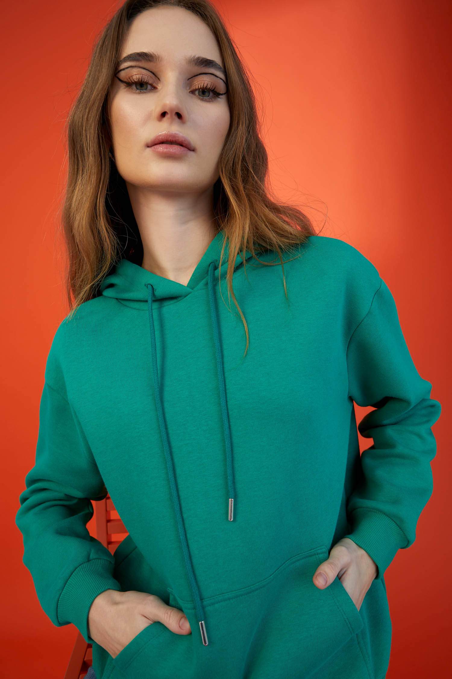 İçi Yumuşak Tüylü Kapüşonlu Kanguru Cepli Relax Fit Sweatshirt