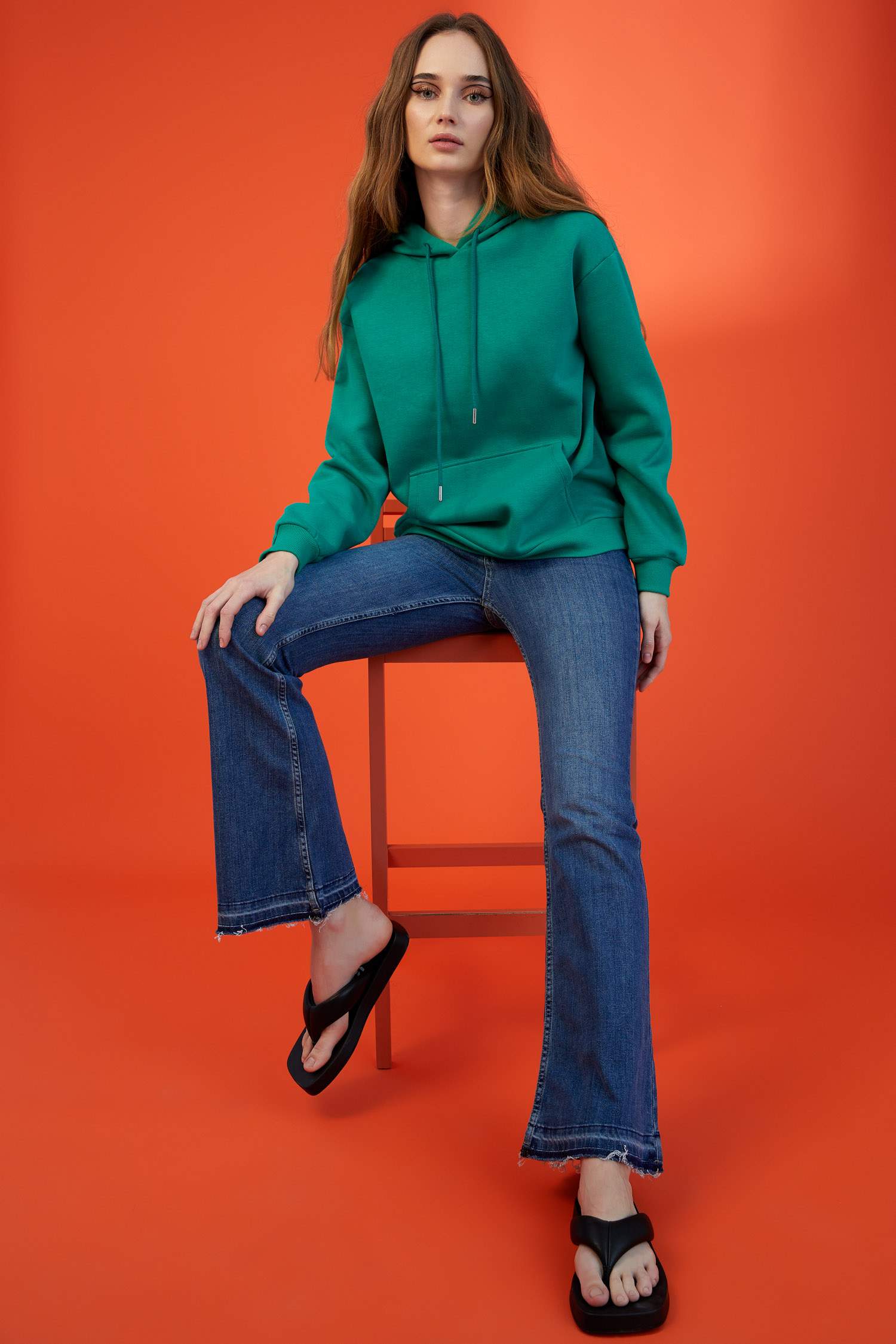 İçi Yumuşak Tüylü Kapüşonlu Kanguru Cepli Relax Fit Sweatshirt