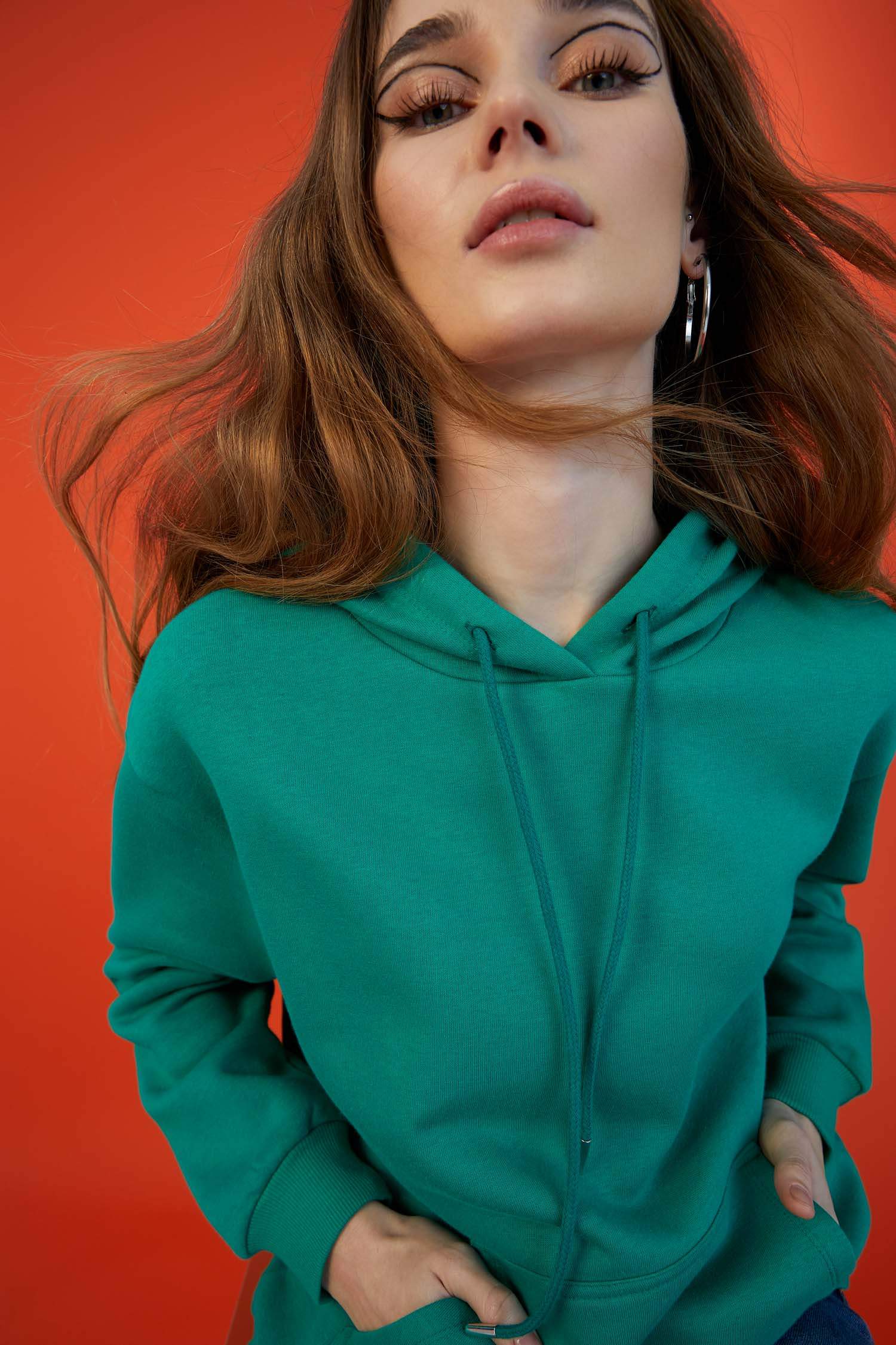 İçi Yumuşak Tüylü Kapüşonlu Kanguru Cepli Relax Fit Sweatshirt