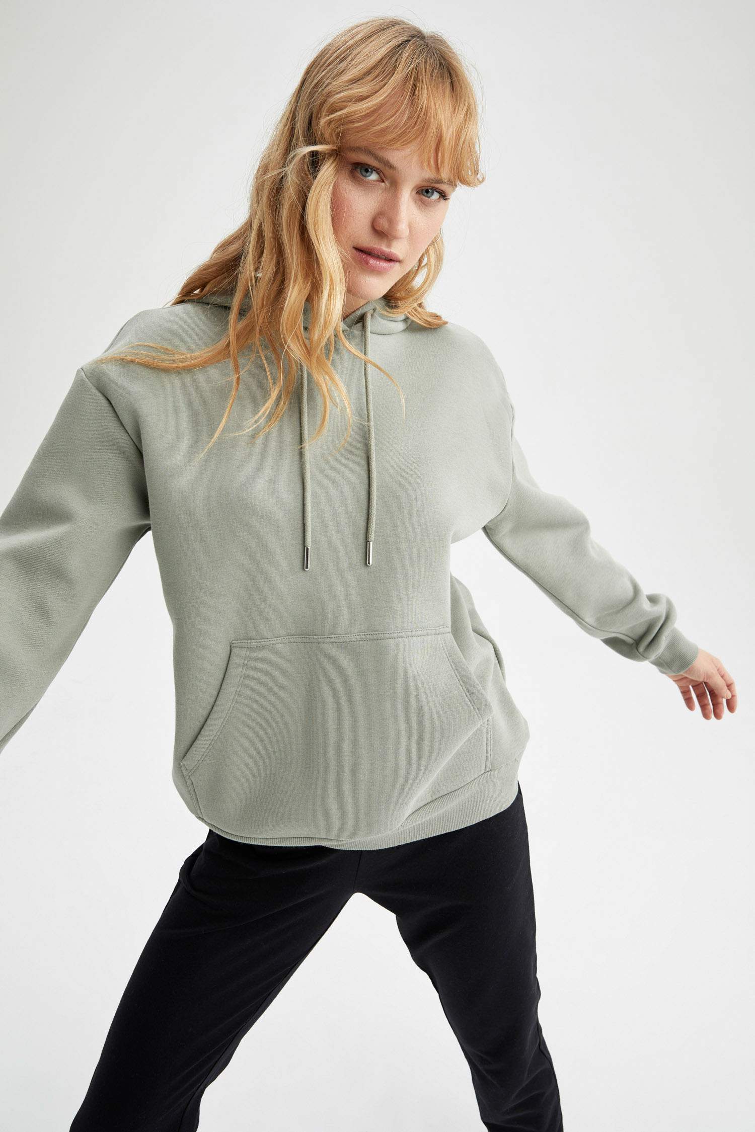 Regular Fit Kapüşonlu Kanguru Cepli İçi Yumuşak Tüylü Sweatshirt