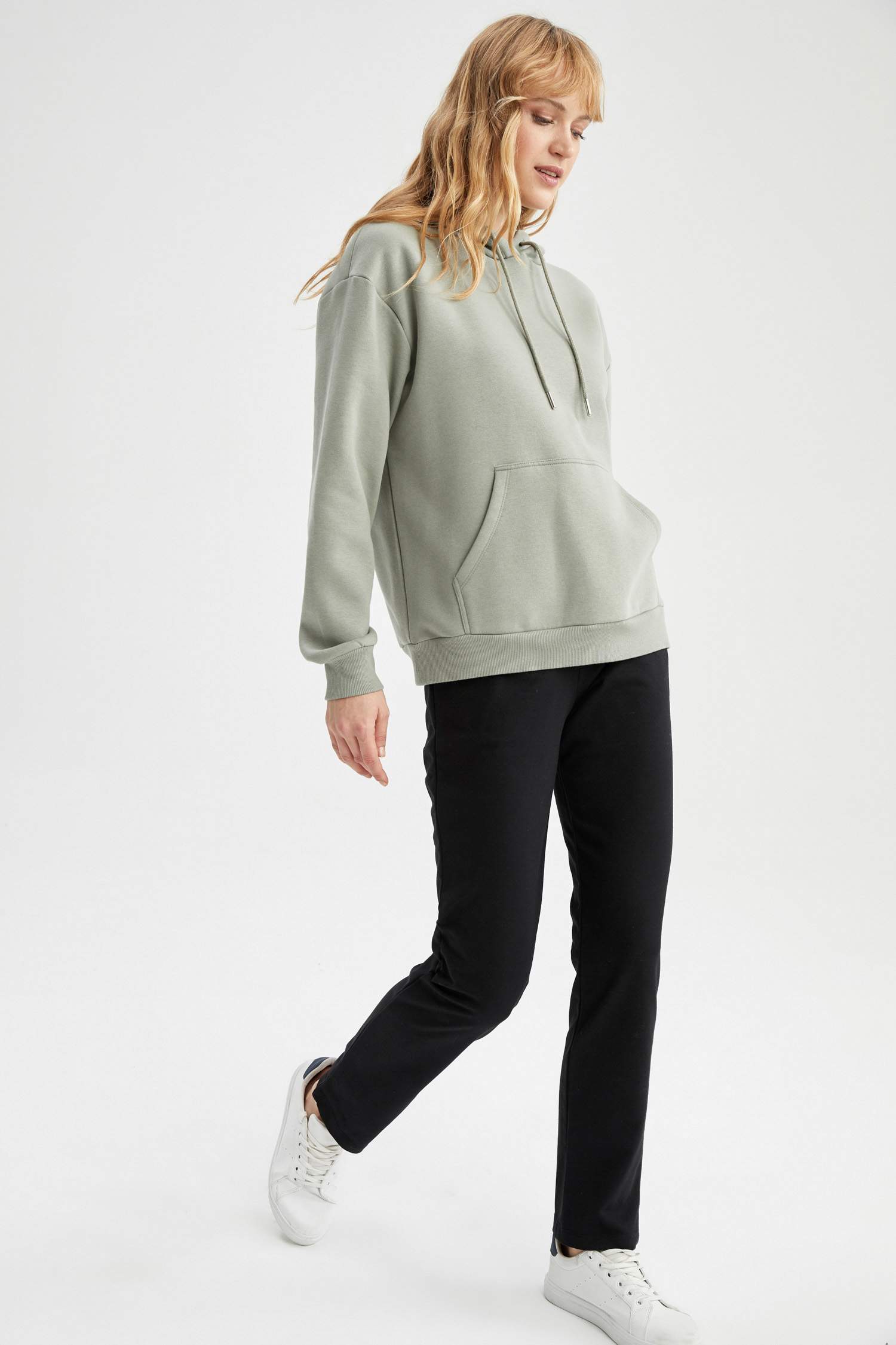 Regular Fit Kapüşonlu Kanguru Cepli İçi Yumuşak Tüylü Sweatshirt