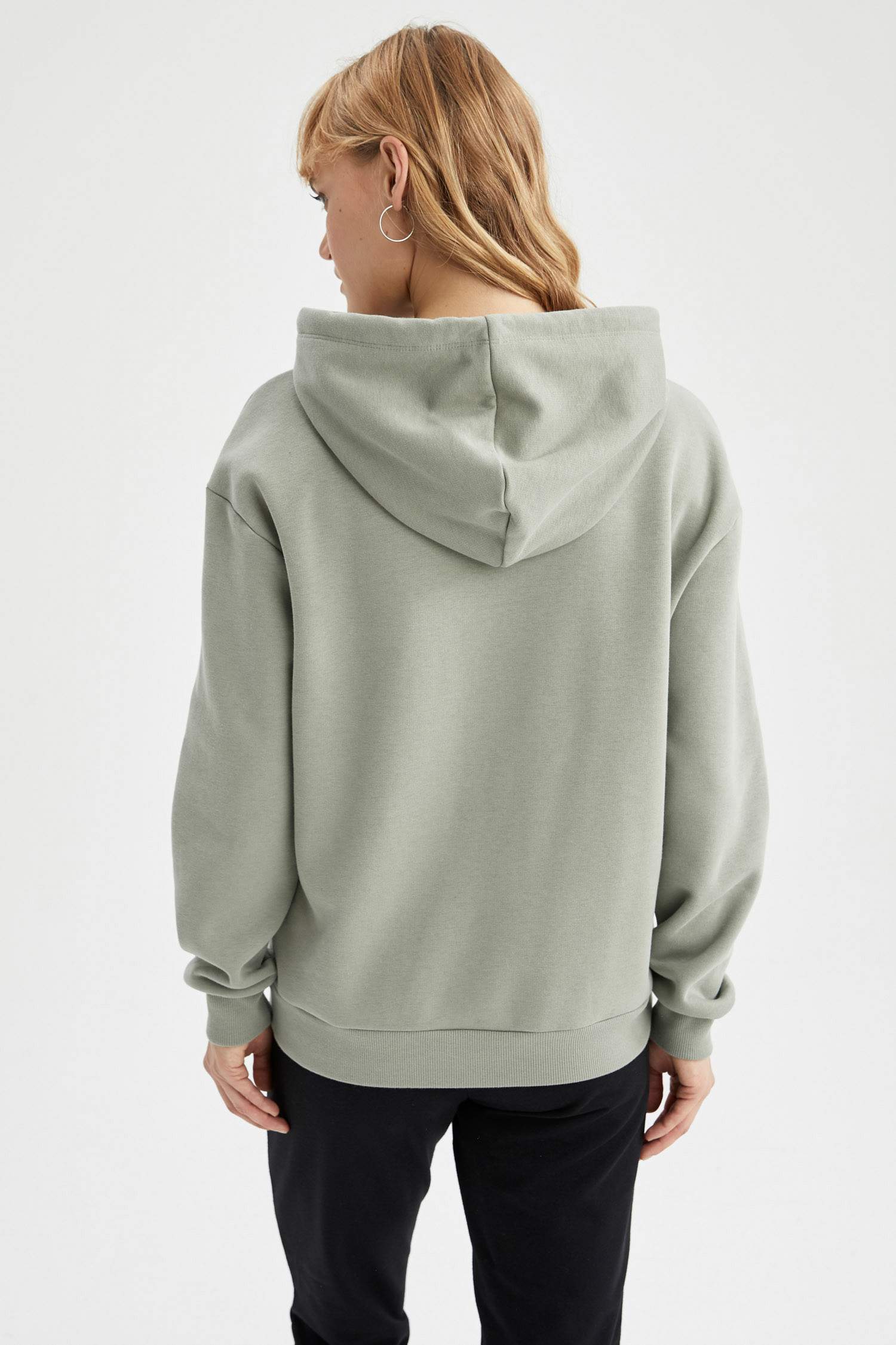 Regular Fit Kapüşonlu Kanguru Cepli İçi Yumuşak Tüylü Sweatshirt