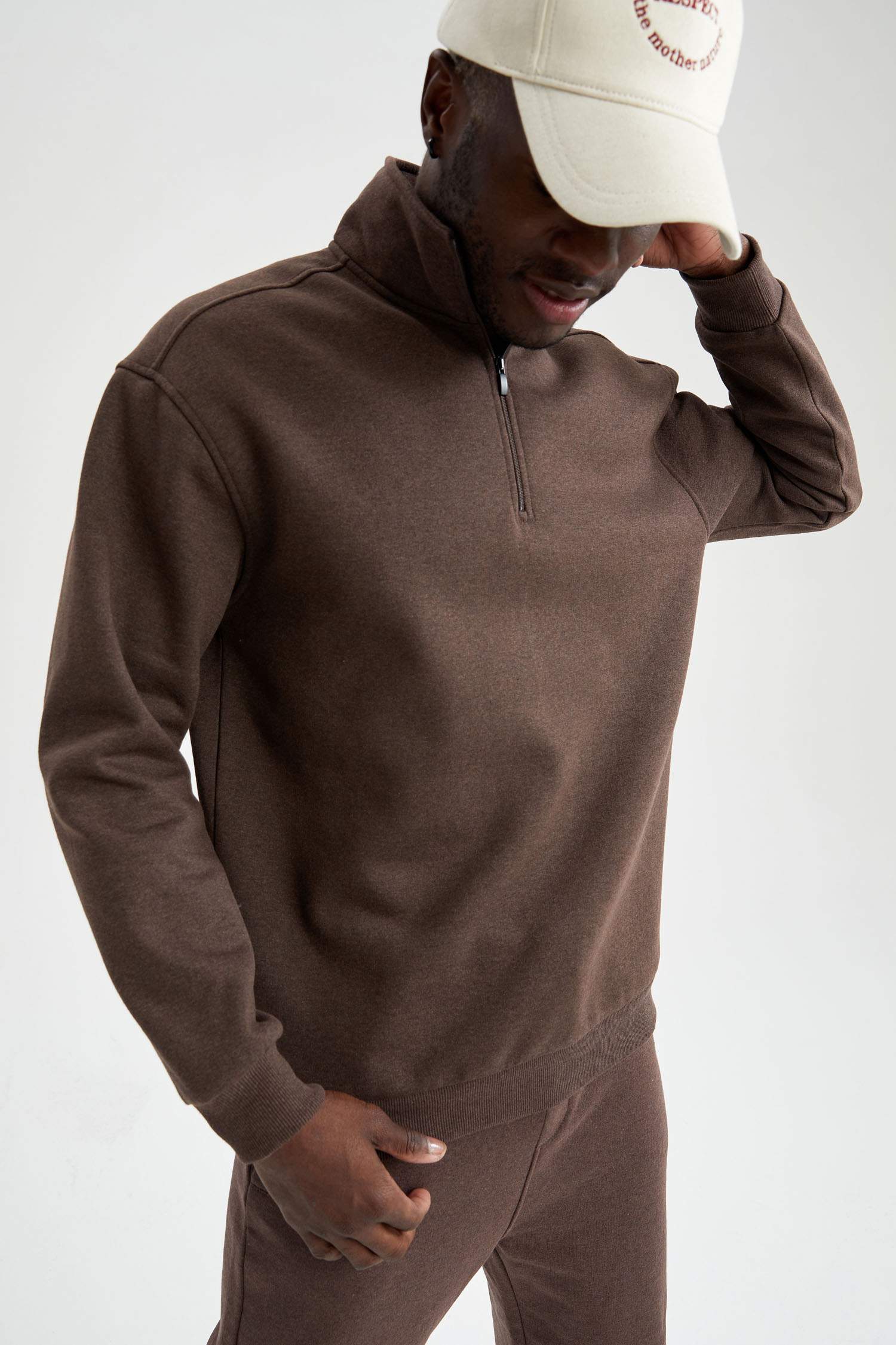 Regular Fit Dik Yaka Yarım Fermuarlı Uzun Kollu Sweatshirt