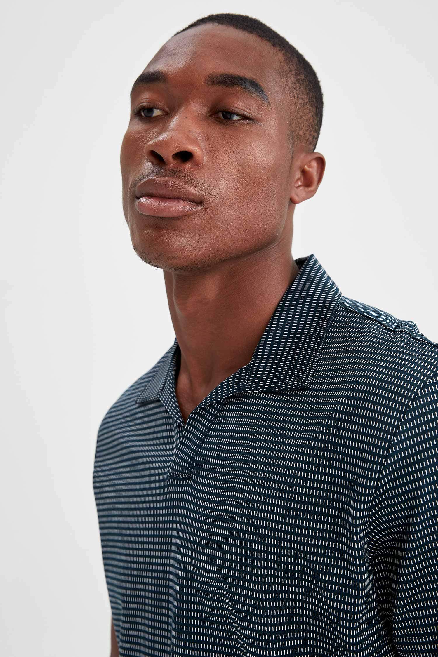 Modern Fit Polo Yaka Çizgi Desenli Kısa Kollu Tişört