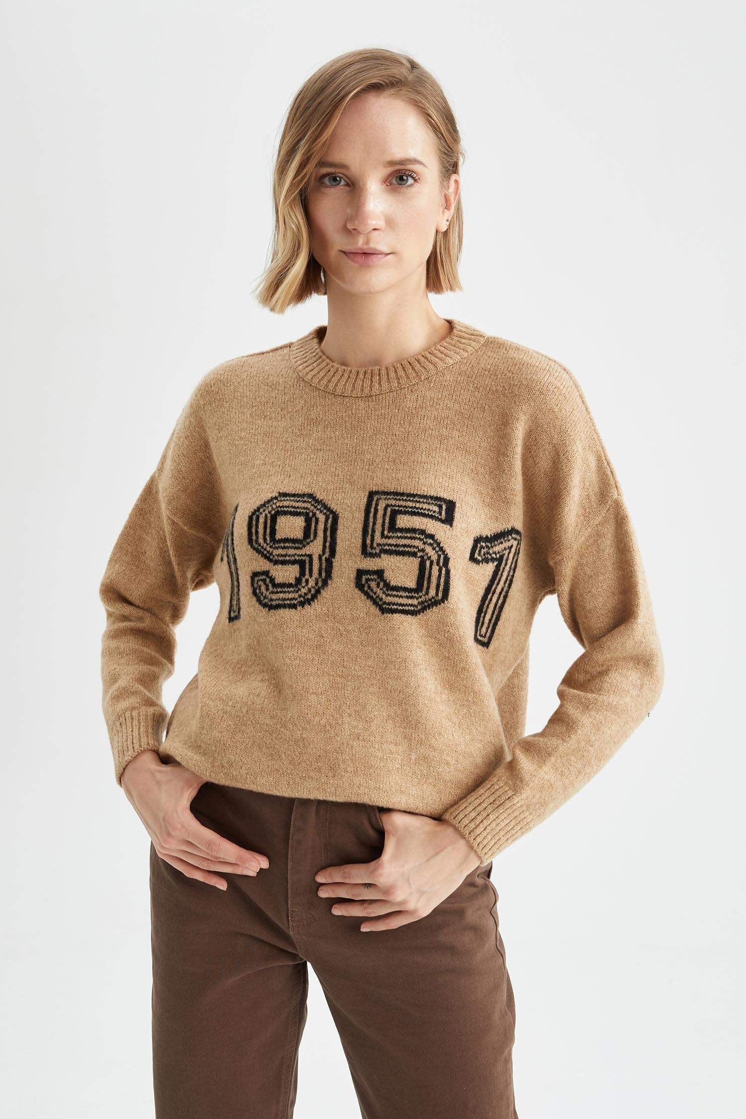 Bisiklet Yaka Oversize Fit İşlemeli Triko Kazak