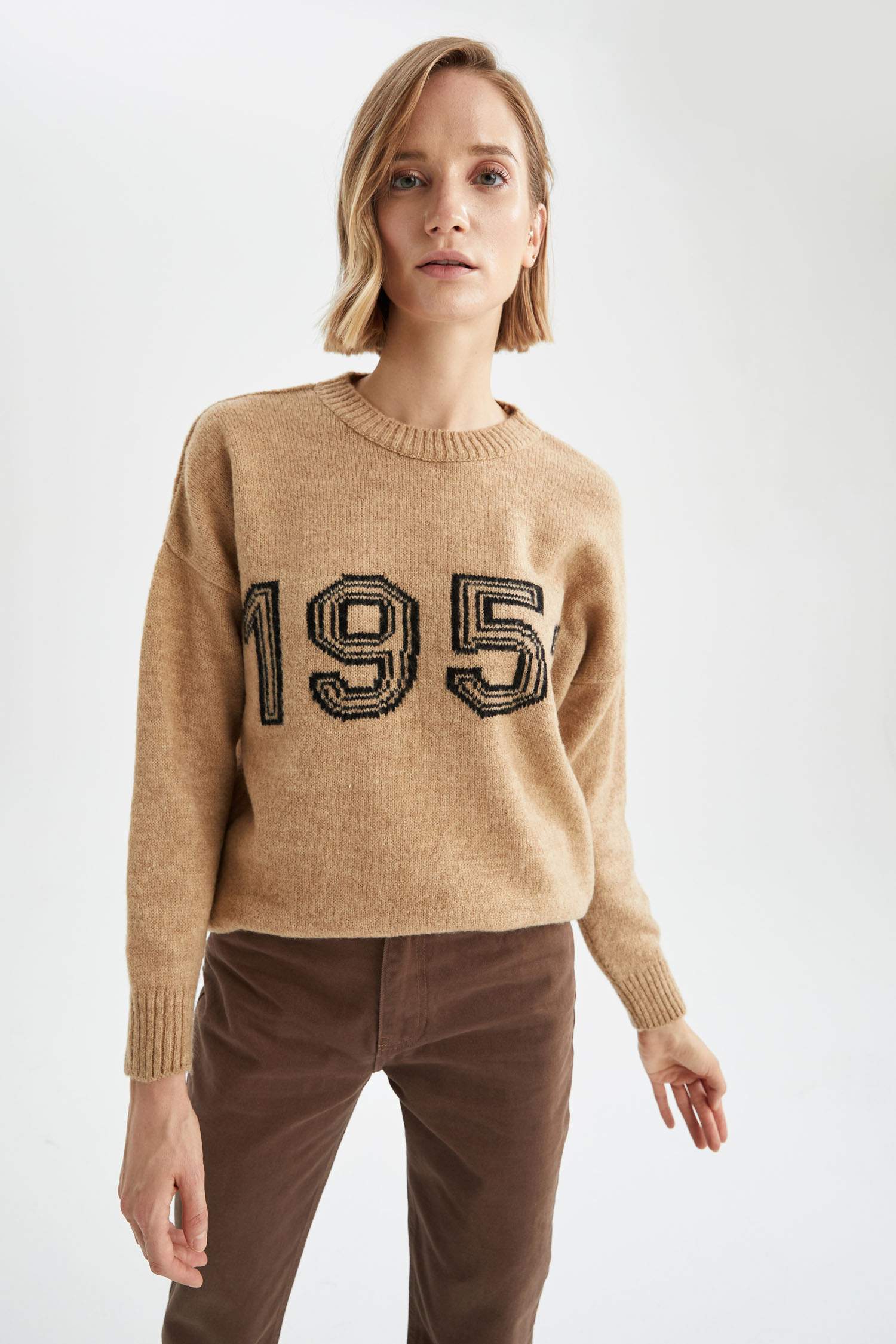 Bisiklet Yaka Oversize Fit İşlemeli Triko Kazak