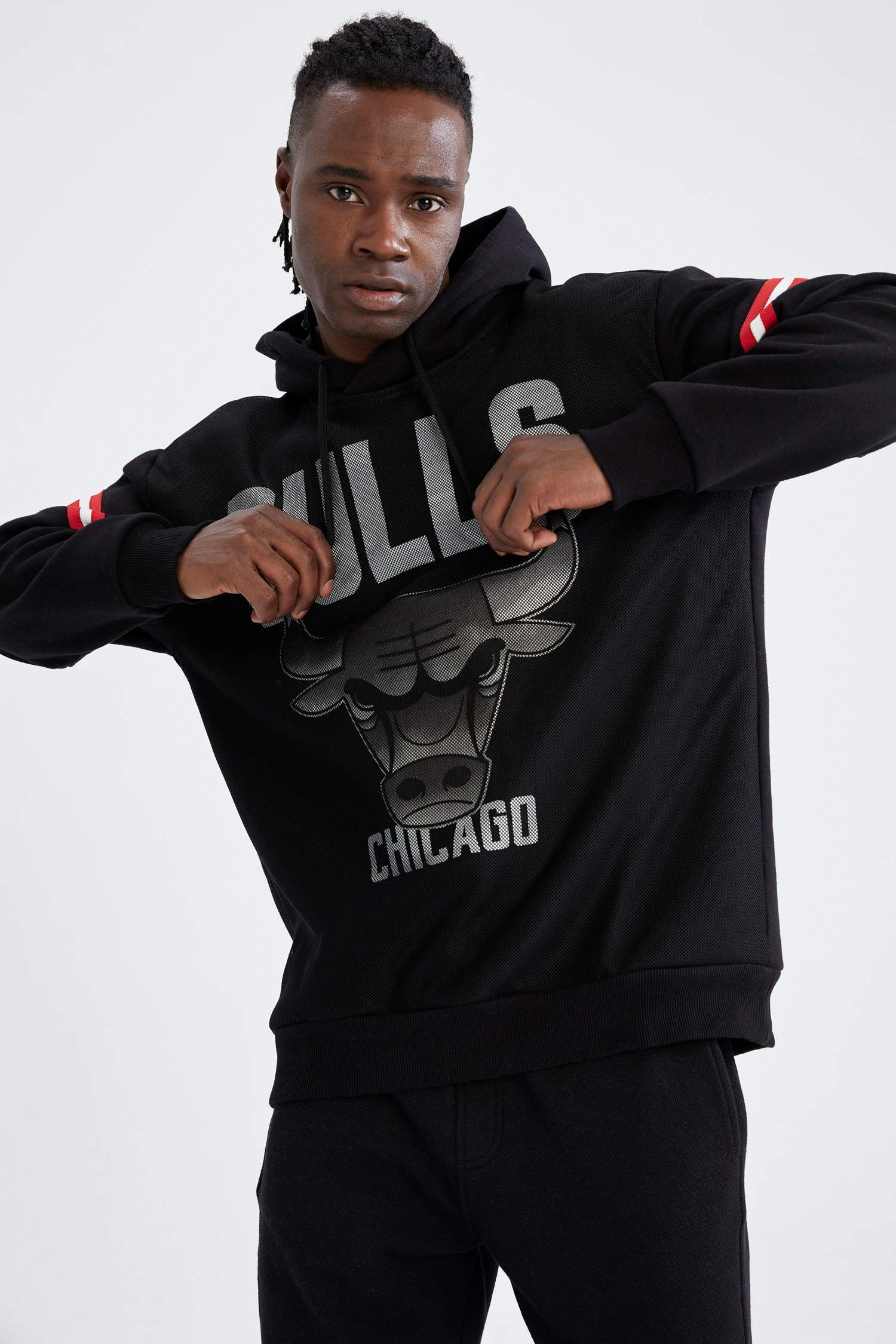 Defacto Fit NBA Chicago Bulls Lisanslı Kapüşonlu Pamuklu İçi Yumuşak Tüylü Sweatshirt