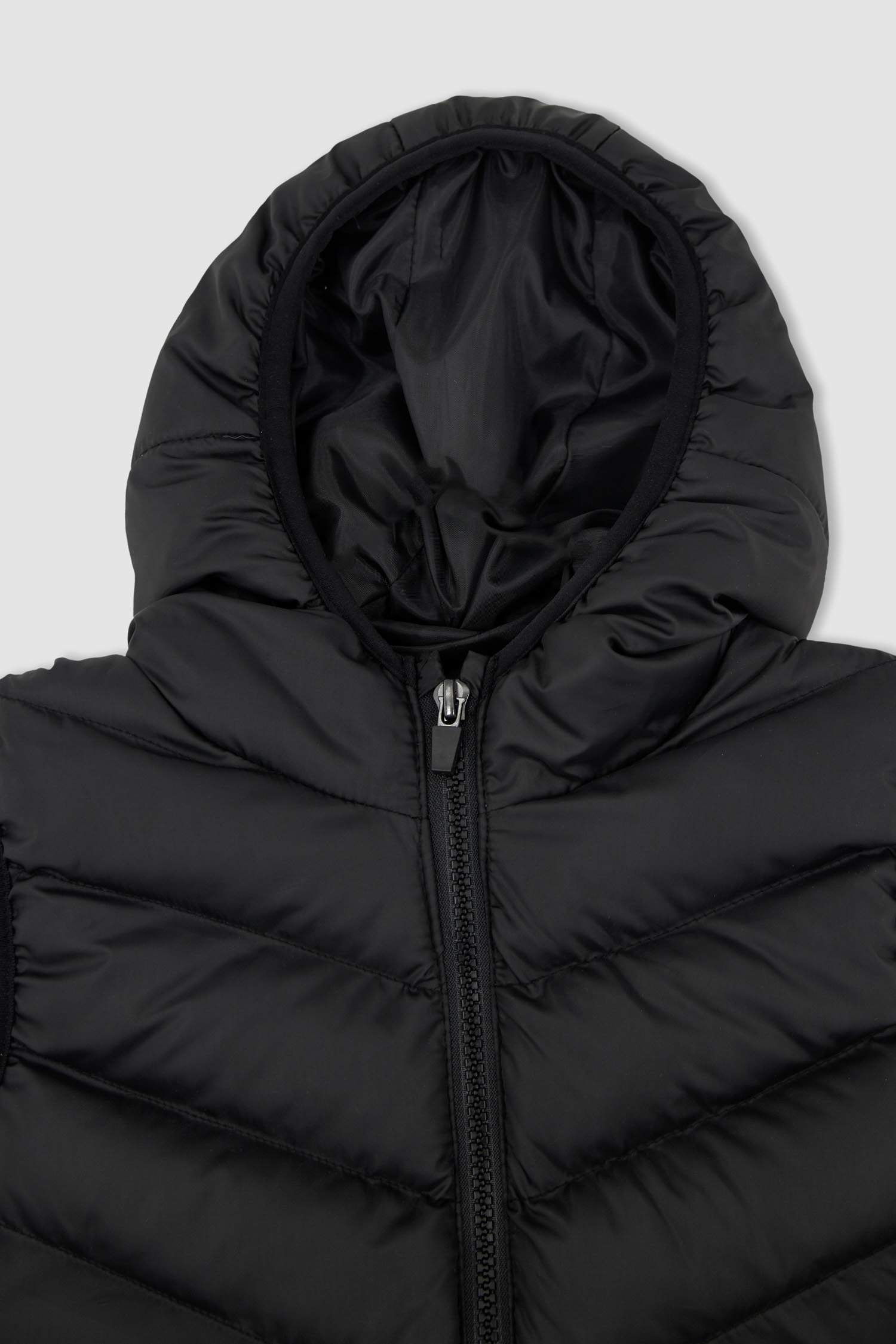 Erkek Çocuk Regular Fit Kapüşonlu Mevsimlik Şişme Yelek