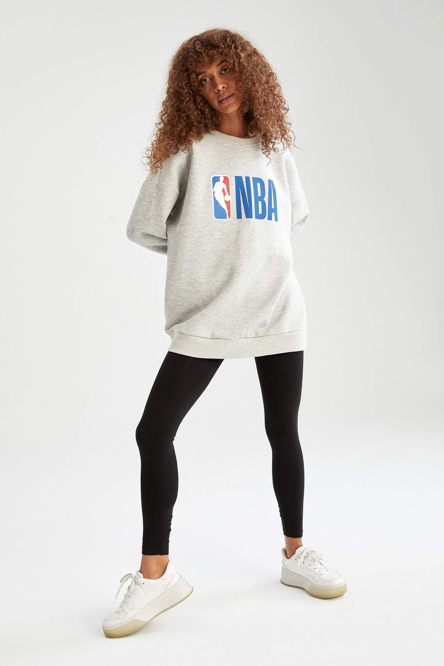 NBA Lisanslı Oversize Fit İçi Yumuşak Tüylü Sweatshirt