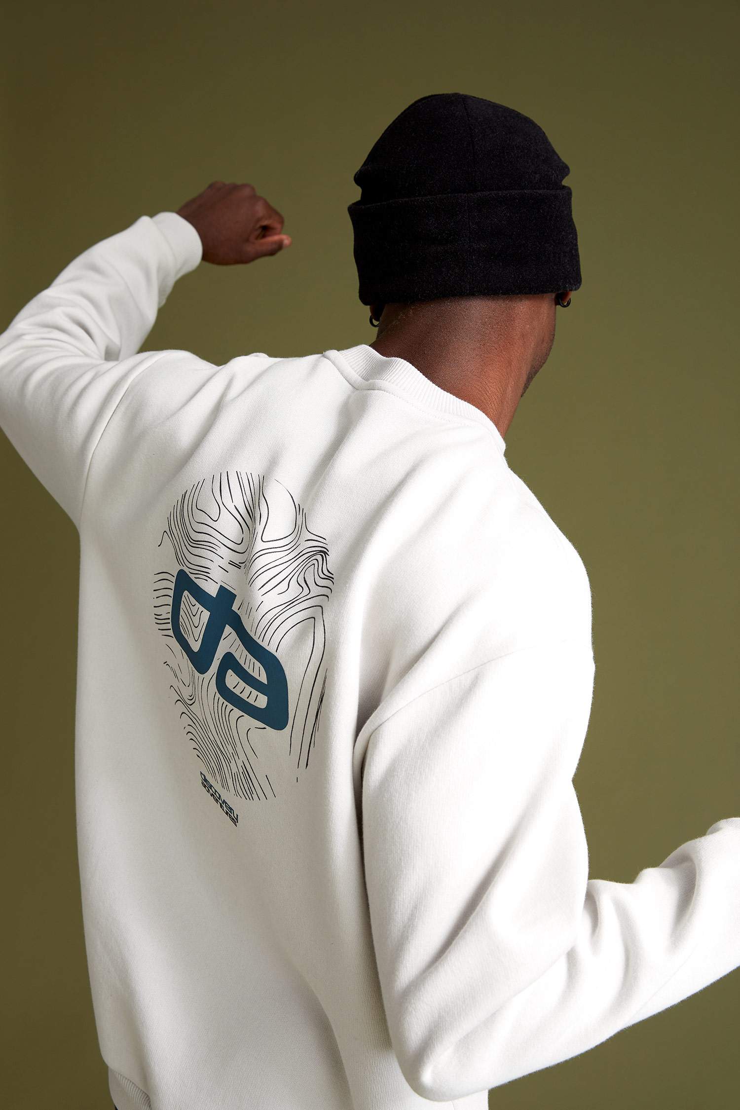 Discovery Lisanslı Oversize Fit Bisiklet Yaka Sırt Baskılı Uzun Kollu Sweatshirt