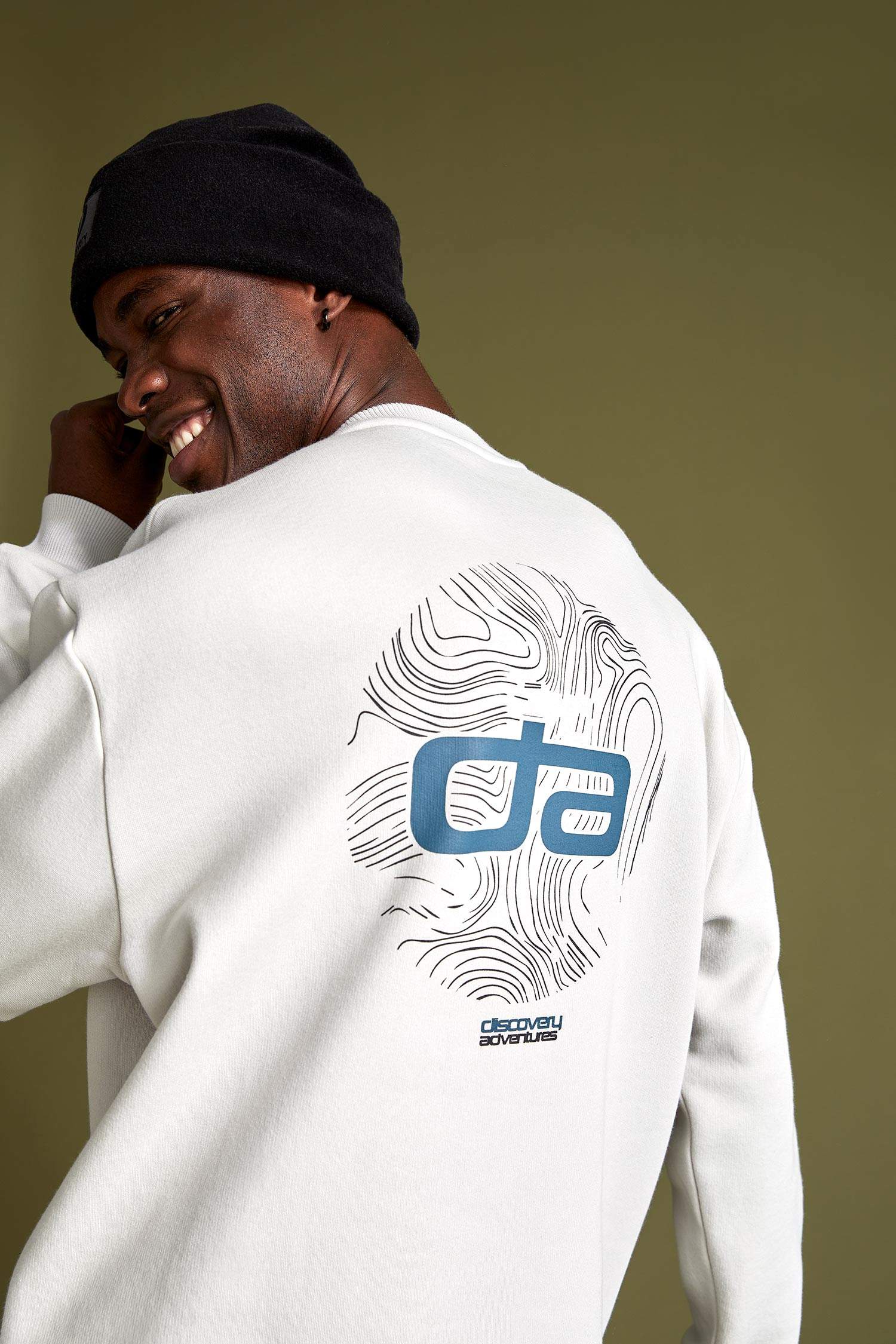 Discovery Lisanslı Oversize Fit Bisiklet Yaka Sırt Baskılı Uzun Kollu Sweatshirt