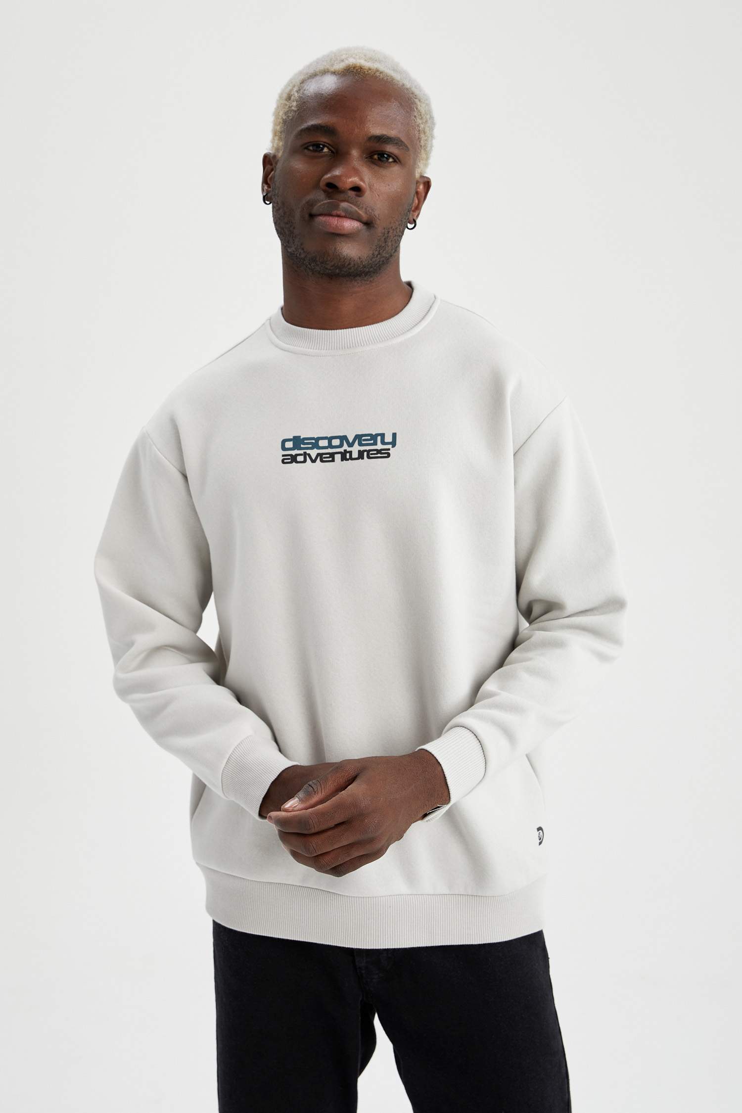 Discovery Lisanslı Oversize Fit Bisiklet Yaka Sırt Baskılı Uzun Kollu Sweatshirt